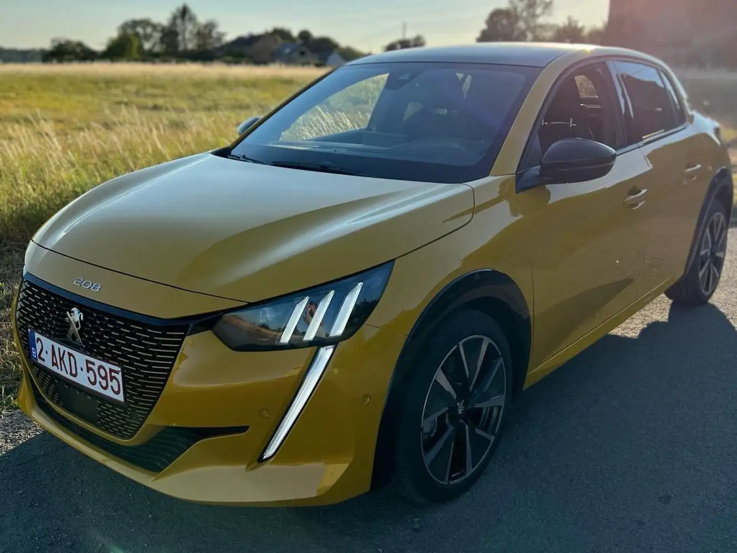 Peugeot e-208 50 kWh GT Pack Yellow - 1