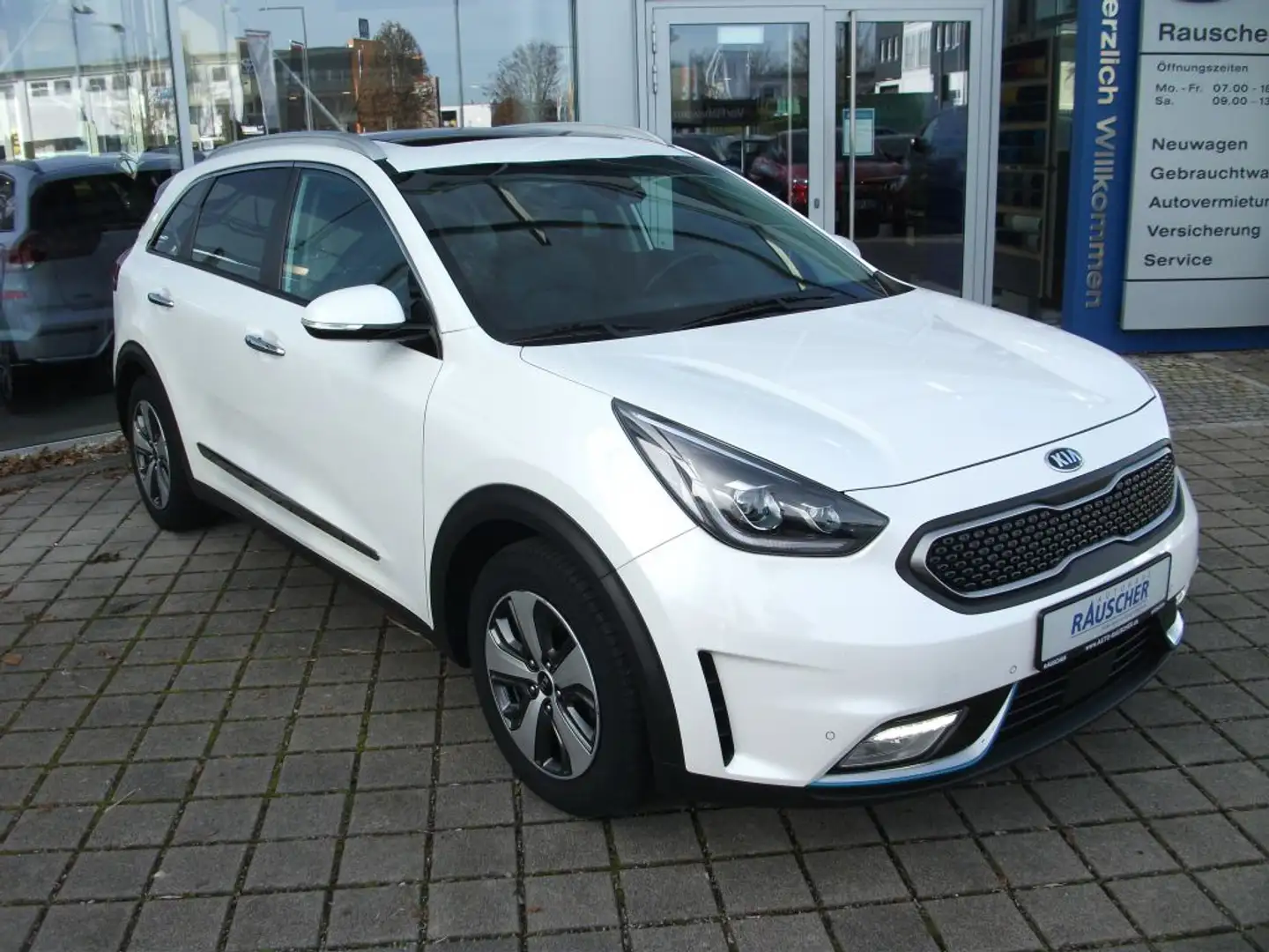 Kia Niro 1.6 GDI PHEV 2WD Aut. Spirit White - 2