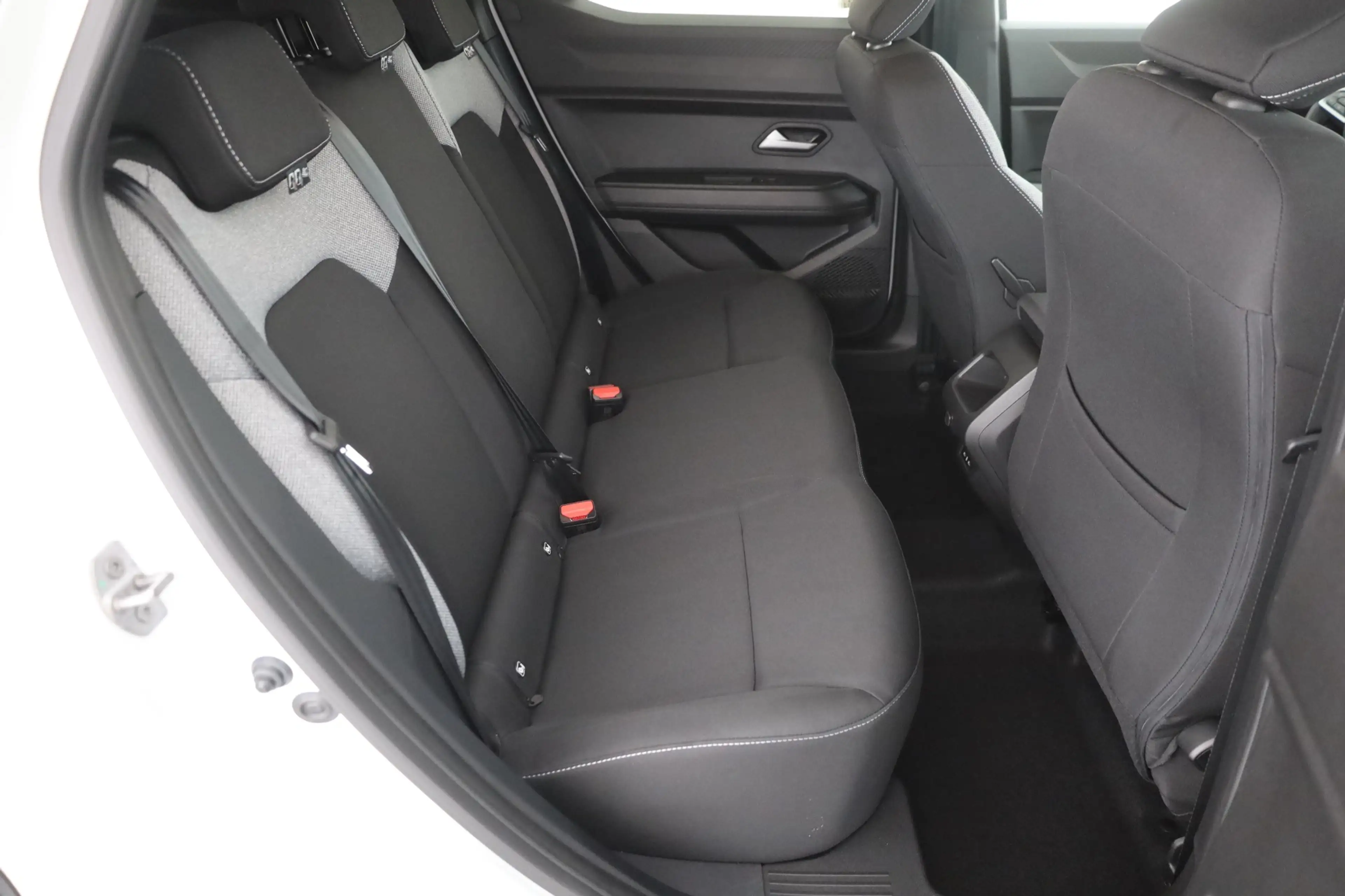 Dacia Duster Journey mHev 140 LED Navi Kamera — photo 26