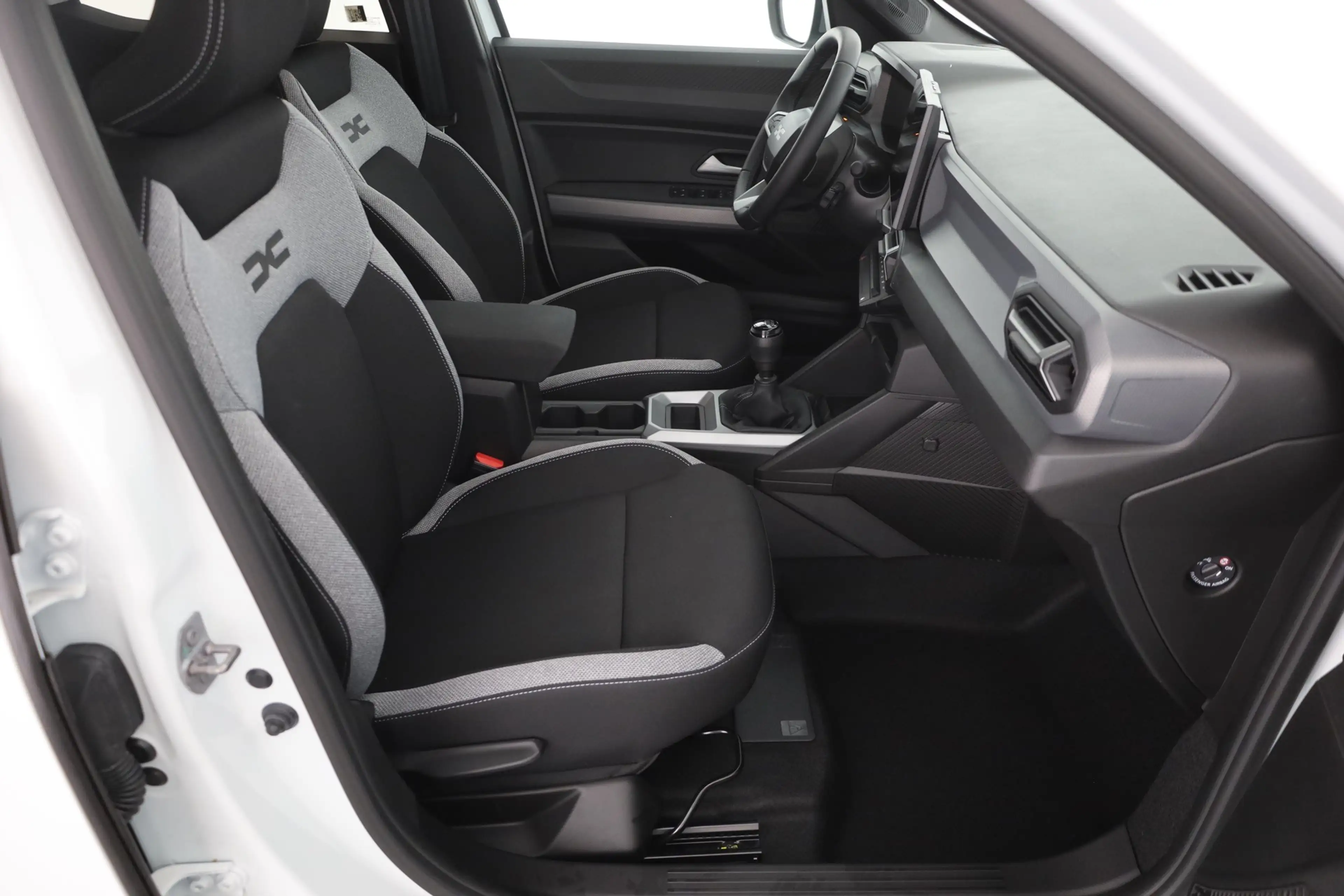 Dacia Duster Journey mHev 140 LED Navi Kamera — photo 25