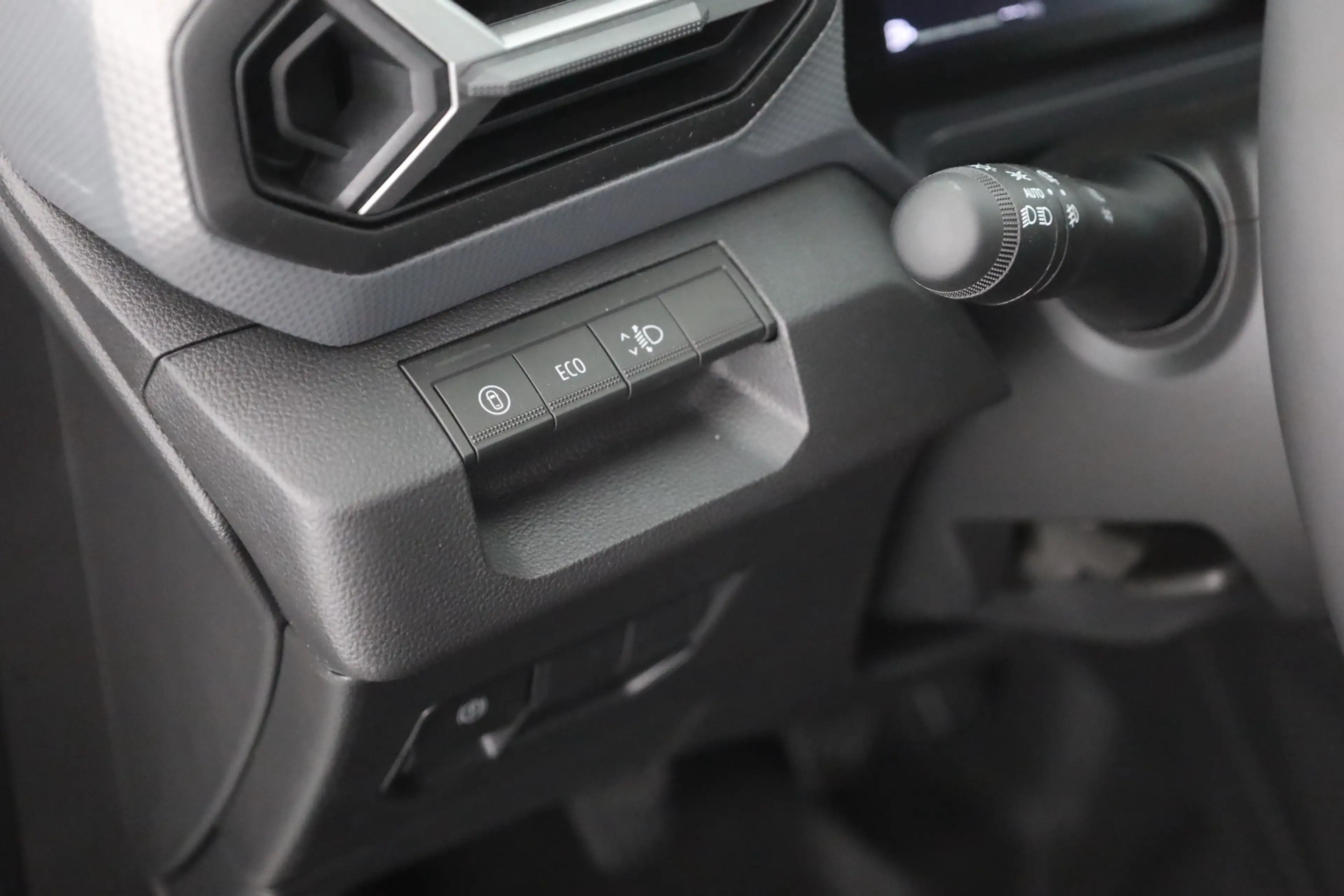 Dacia Duster Journey mHev 140 LED Navi Kamera — photo 22