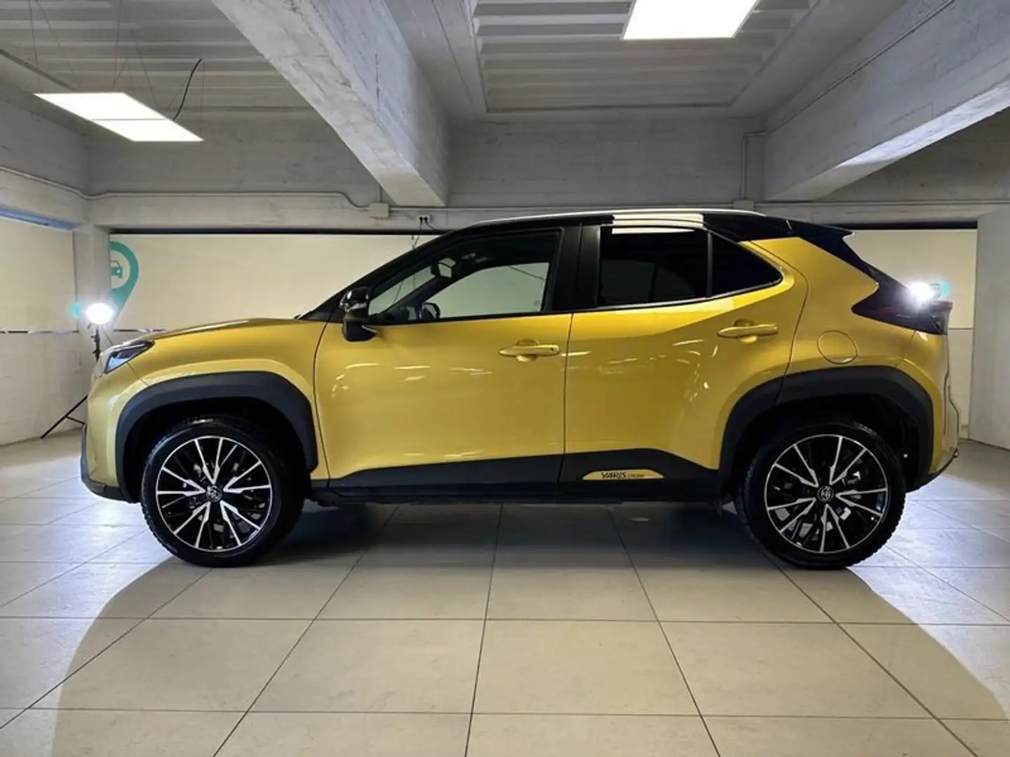 Toyota Yaris Cross 1.5H (116 CV) E-CVT Premiere Giallo - 2