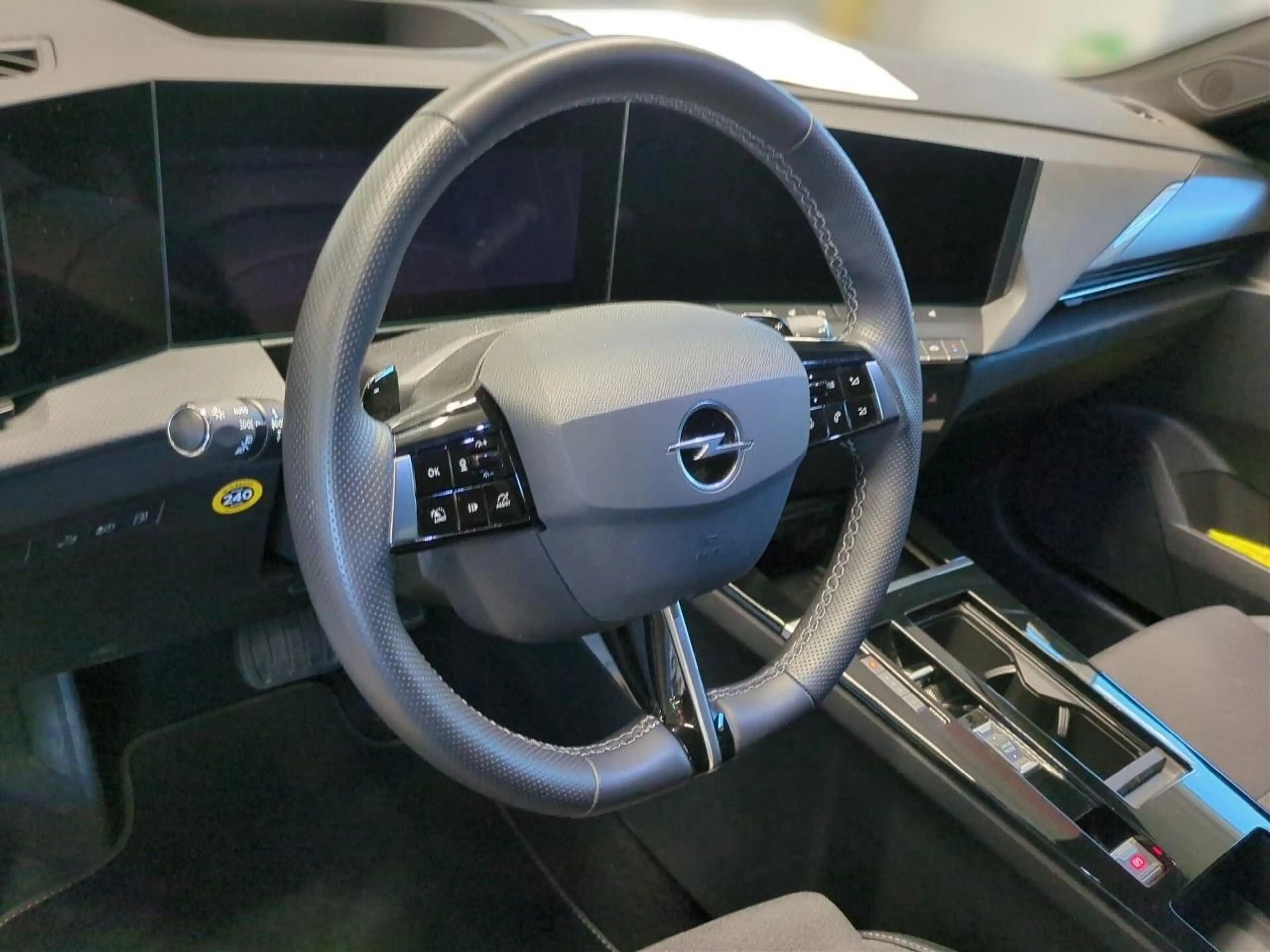 Opel Astra Sports Tourer 1.6T PHEV AT8 GS AHK Matrix — photo 4