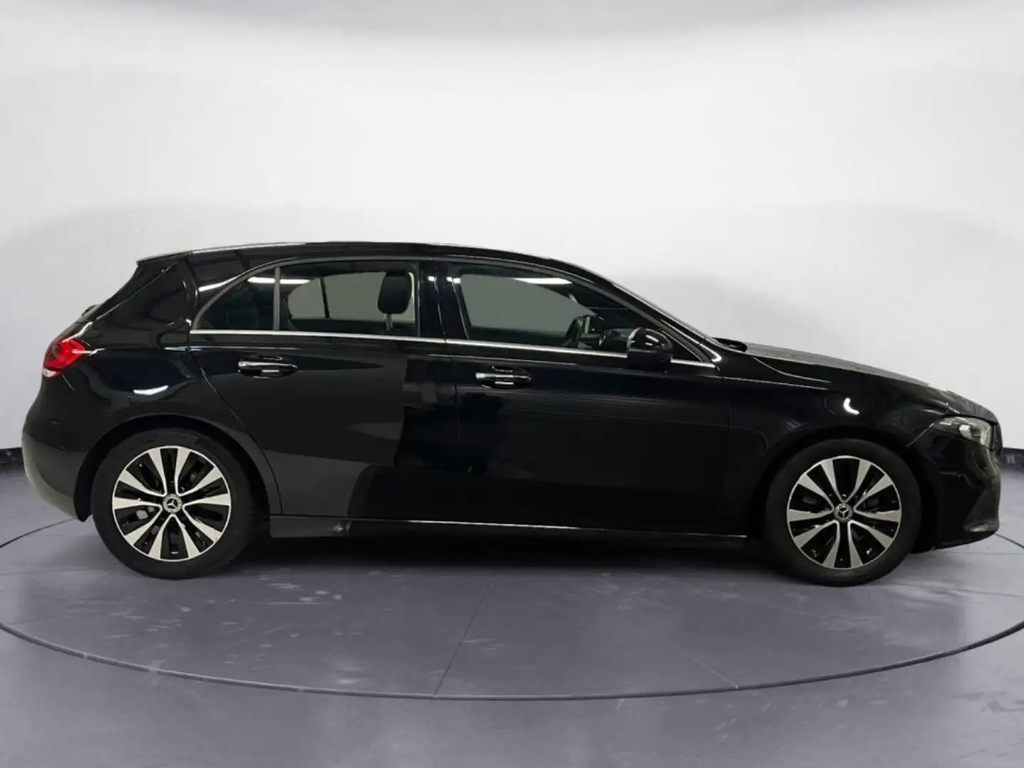 Mercedes-Benz A 200 A 200 - 7G-DCT  BERLINE 5P - BM 177 Business Line Schwarz - 2