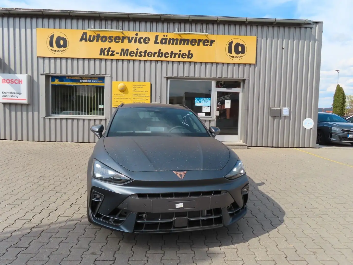CUPRA Leon ST 2.0 TSI 245 kW 4Drive VZ **grau matt** Grau - 1