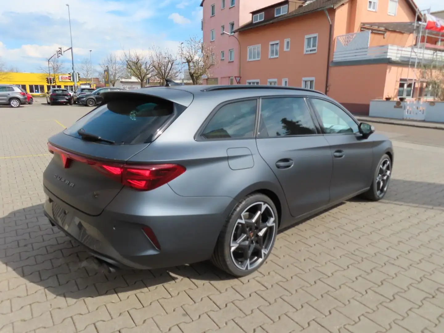 CUPRA Leon ST 2.0 TSI 245 kW 4Drive VZ **grau matt** Grau - 2