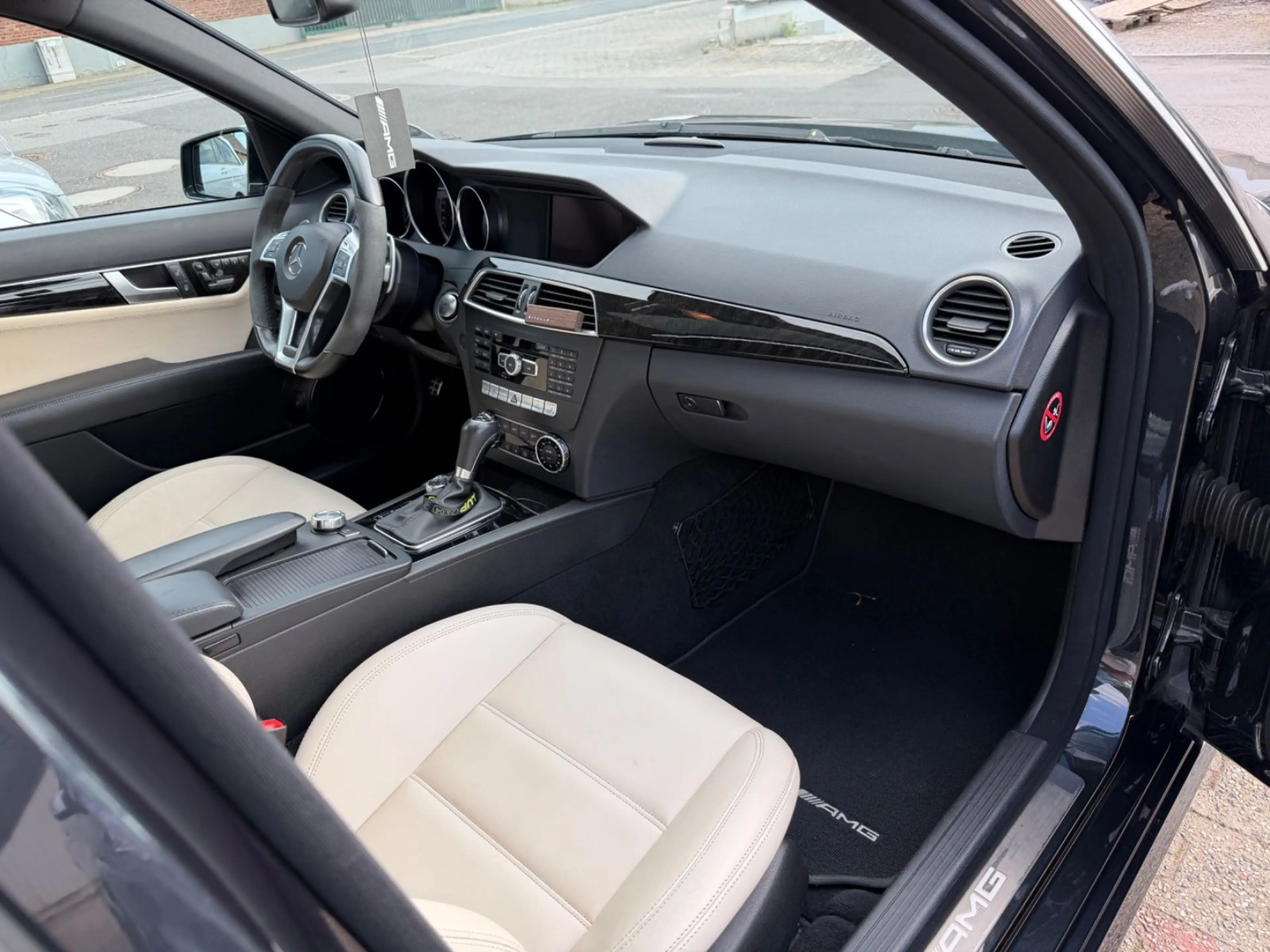 Mercedes-Benz C 63 AMG P-Package Sperrdiff Designo DEUTSCH — photo 13