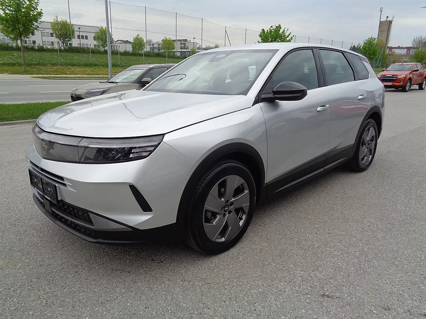 Opel Grandland 1.2 MHEV Edition Aut. Silber - 1