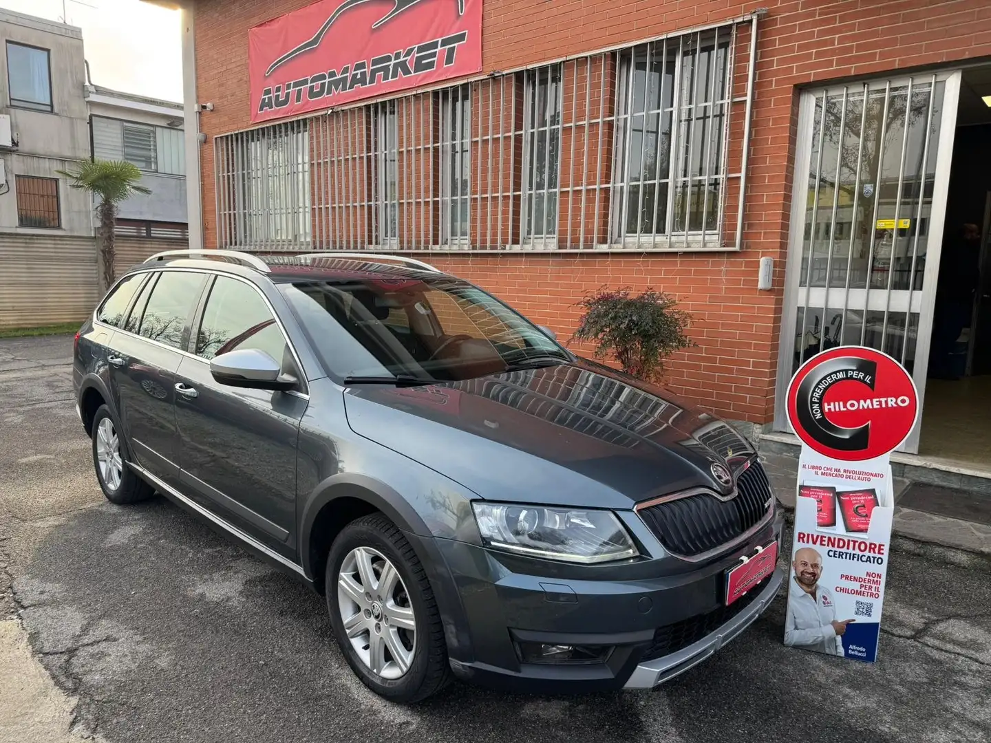 Skoda Octavia Wagon 2.0 tdi Scout 4x4 184cv dsg Grigio - 1