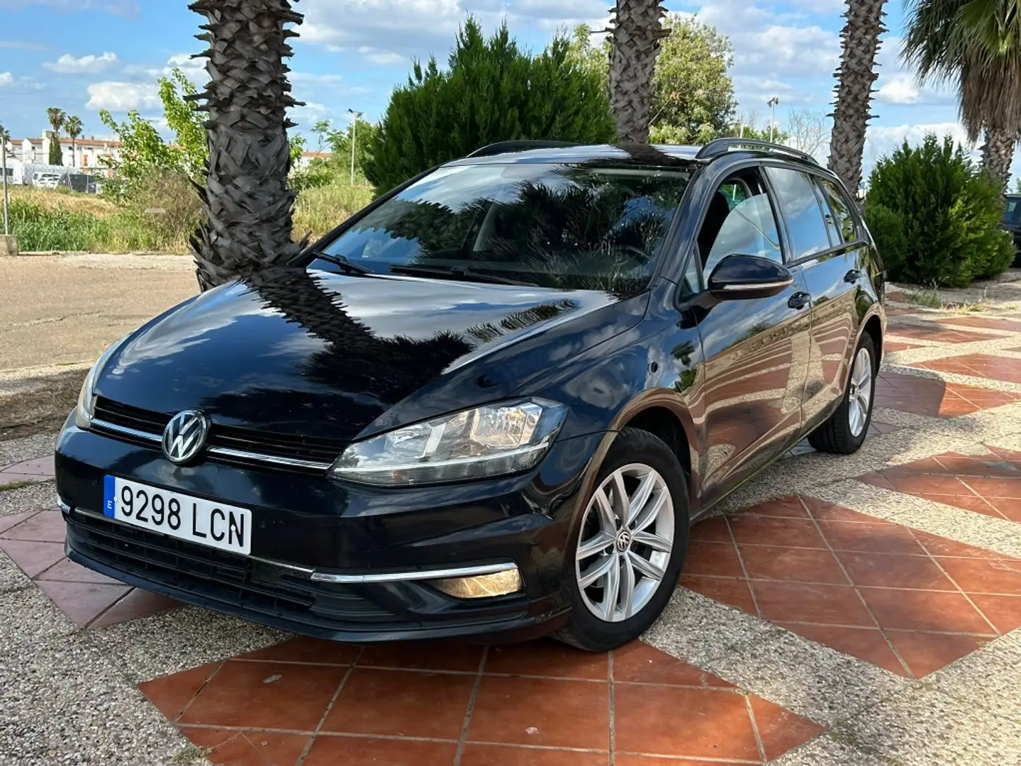 Volkswagen Golf Familiar Automático de 5 Puertas Negro - 1