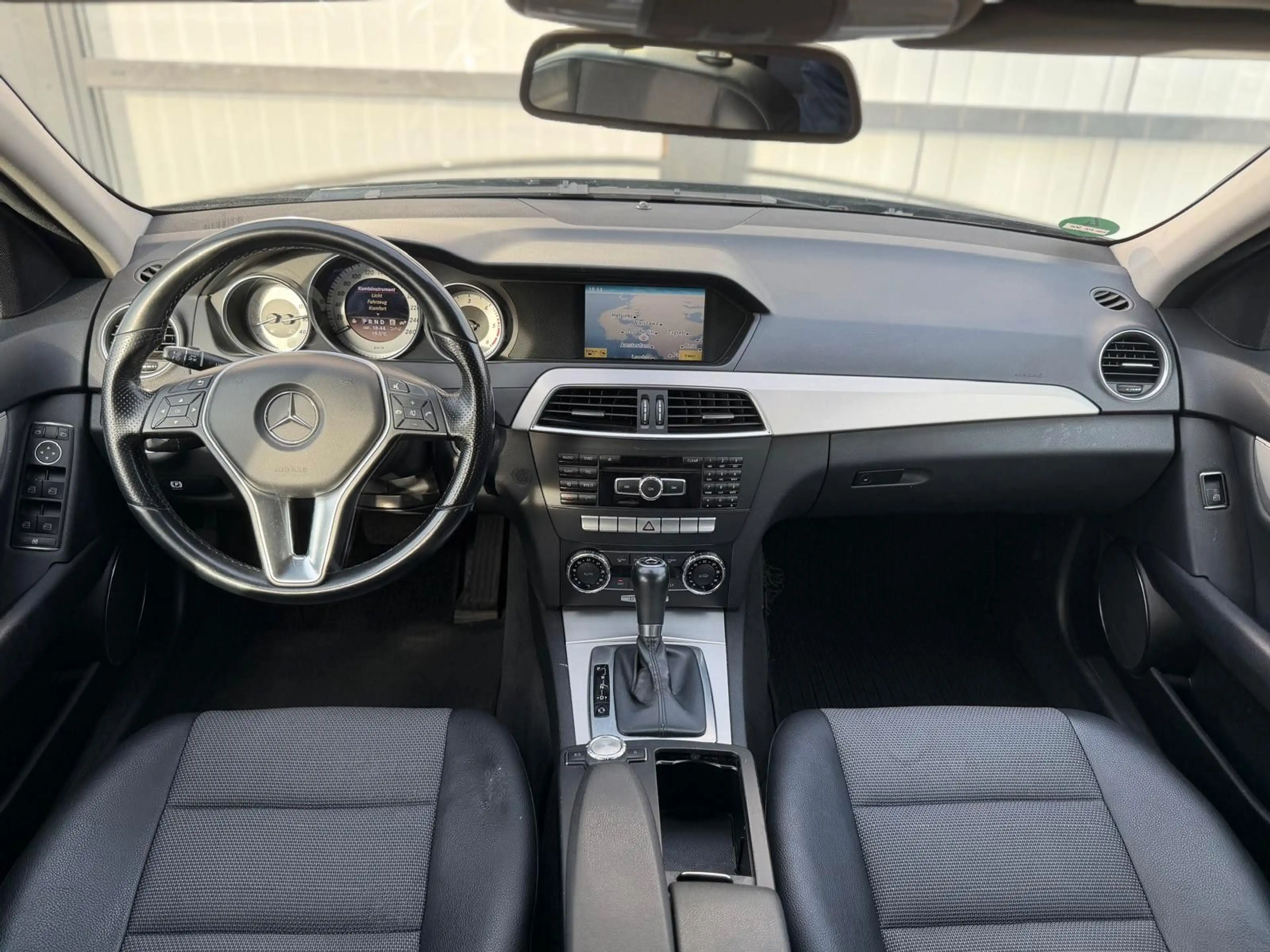 Mercedes-Benz C 250 AVANTGARDE BI XENON NAV LKA AEB — photo 14