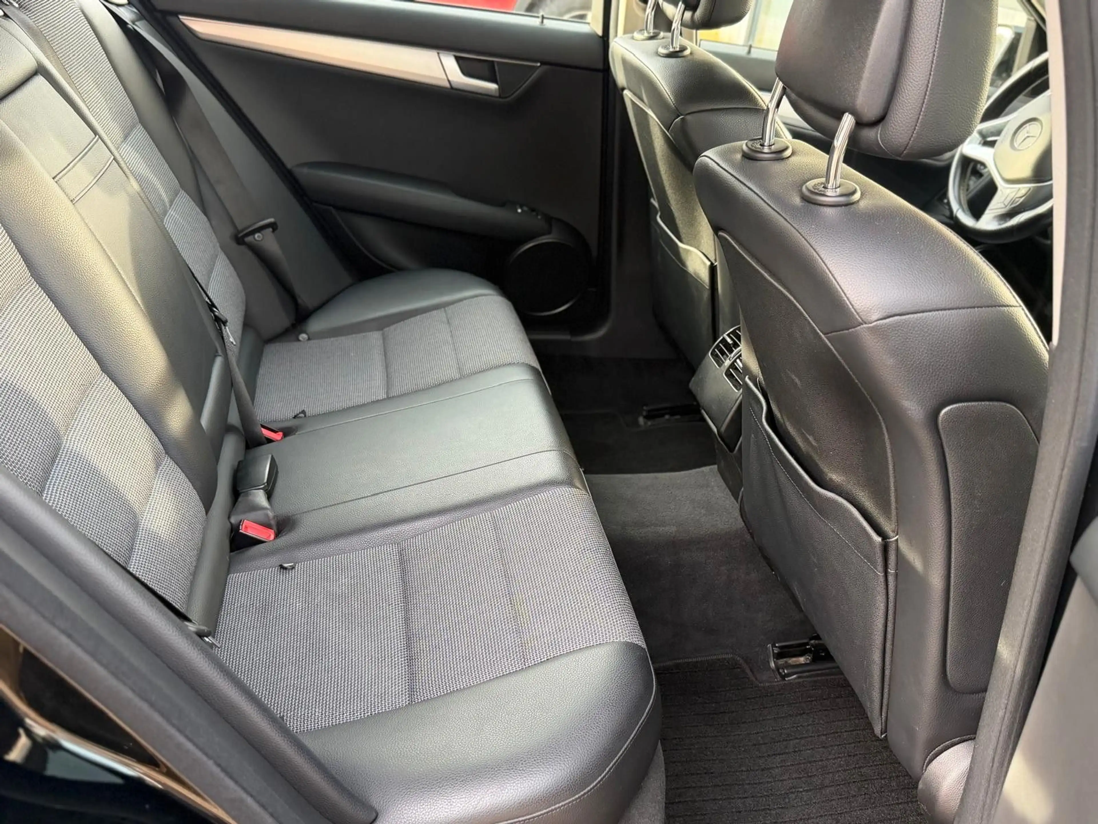 Mercedes-Benz C 250 AVANTGARDE BI XENON NAV LKA AEB — photo 13