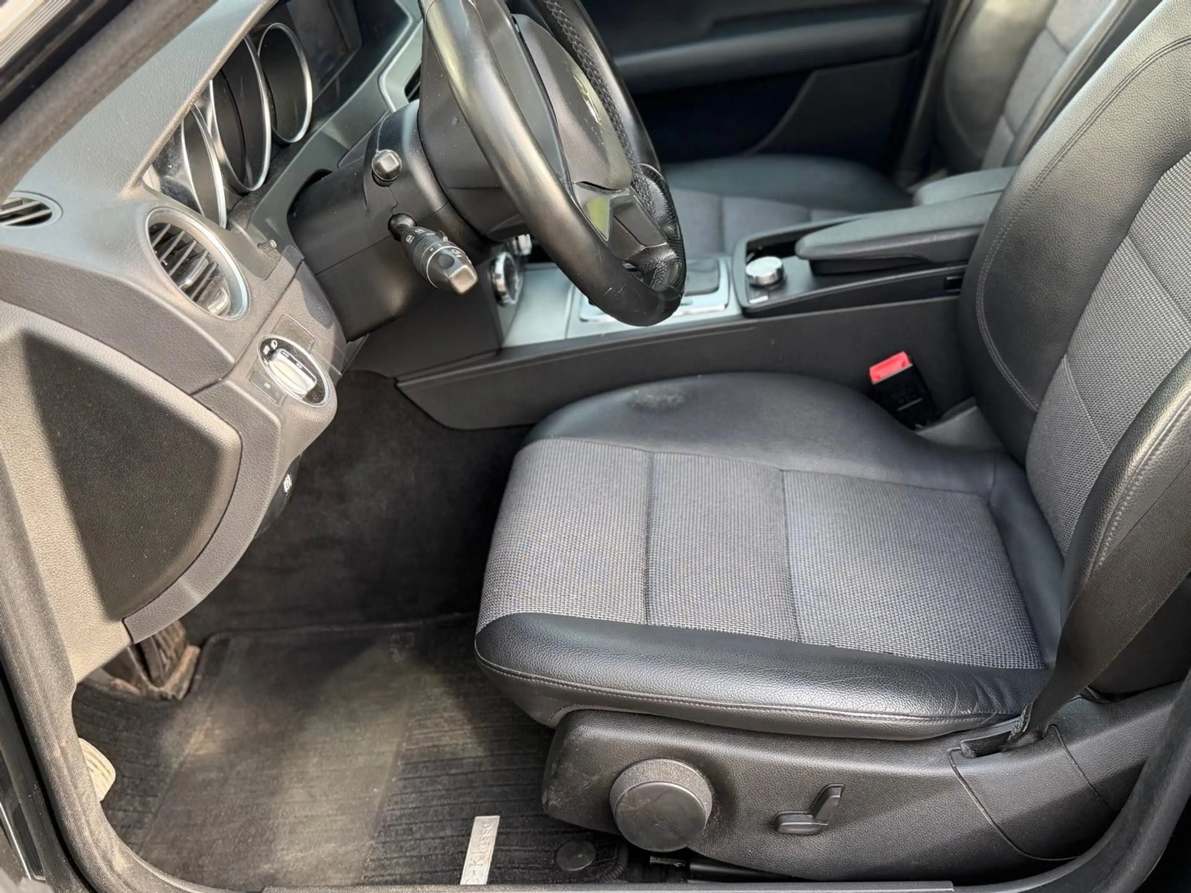 Mercedes-Benz C 250 AVANTGARDE BI XENON NAV LKA AEB — photo 10