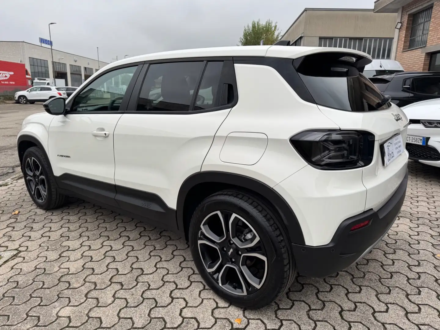 Jeep Avenger Avenger 1.2 Turbo 100 CV Summit Blanc - 2