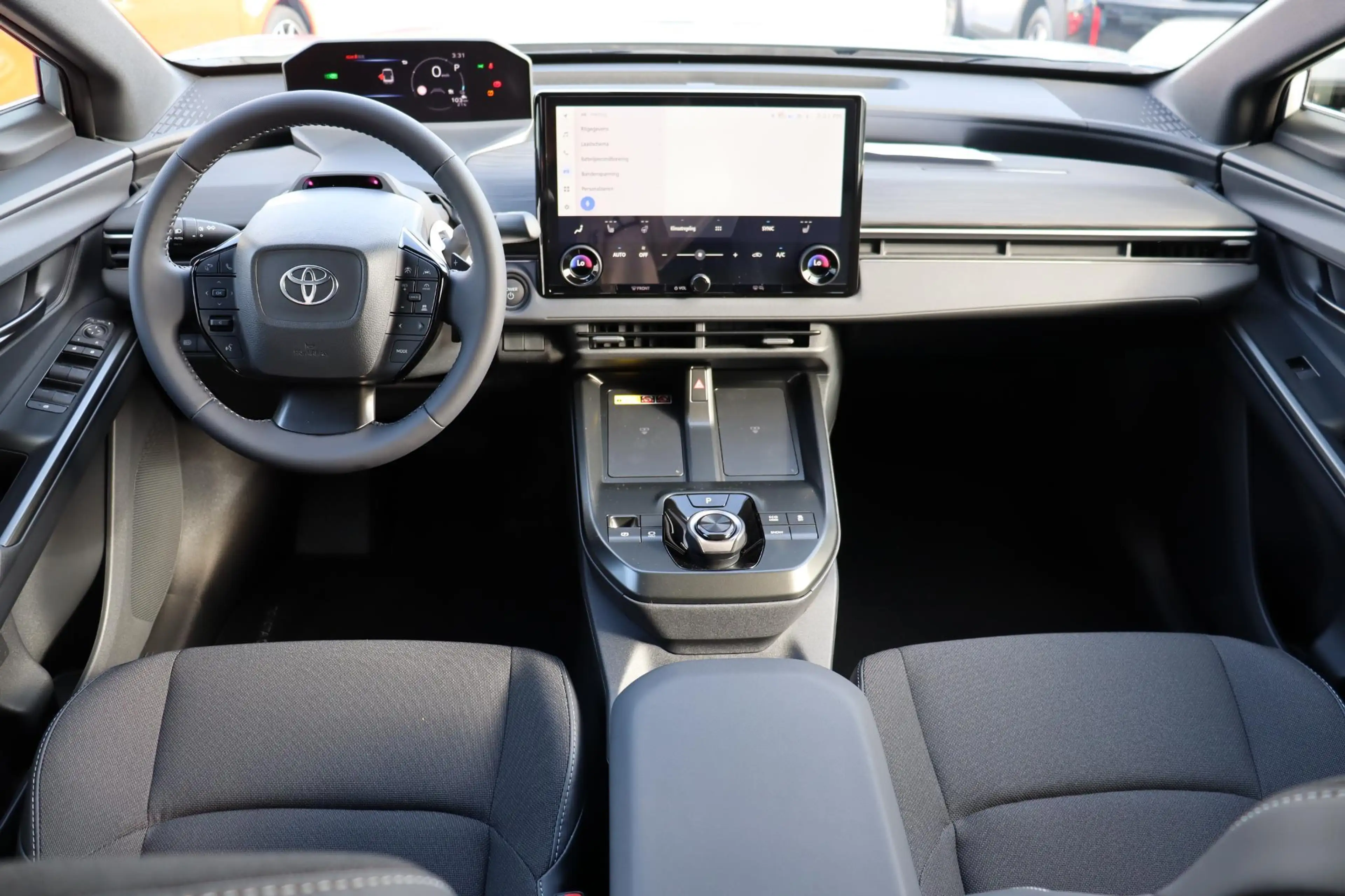 Toyota C-HR+ First Edition 77 kWh 20 Inch Lm velgen 3.000 Inrui — photo 2