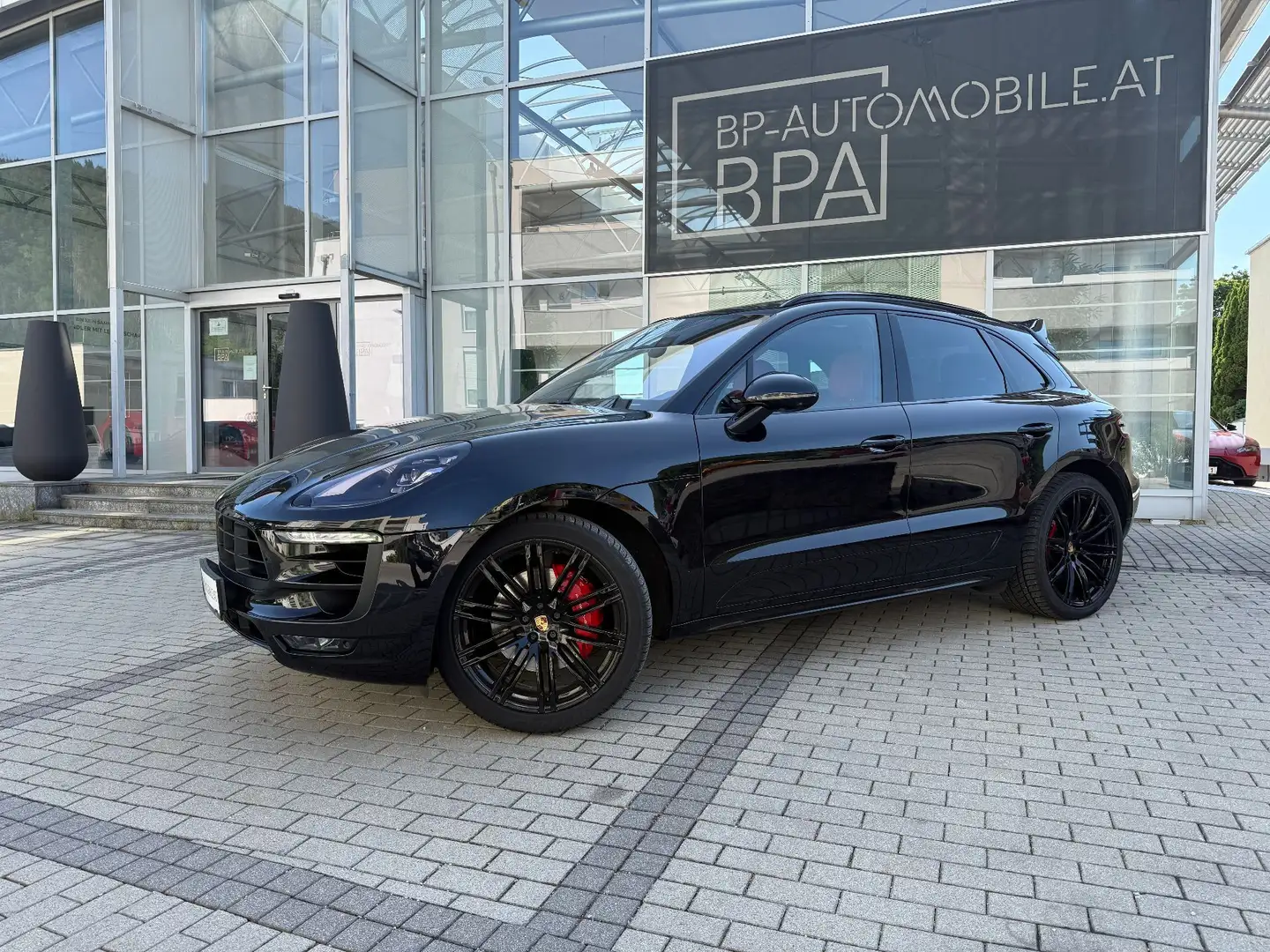 Porsche Macan GTS Schwarz - 2