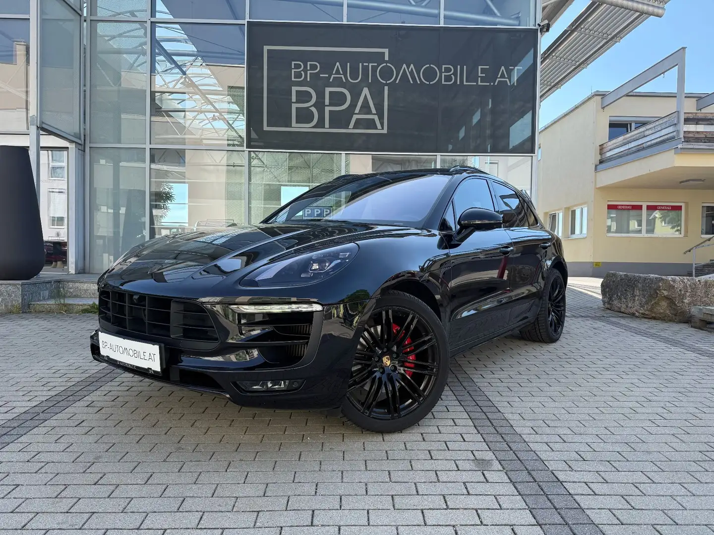 Porsche Macan GTS Schwarz - 1