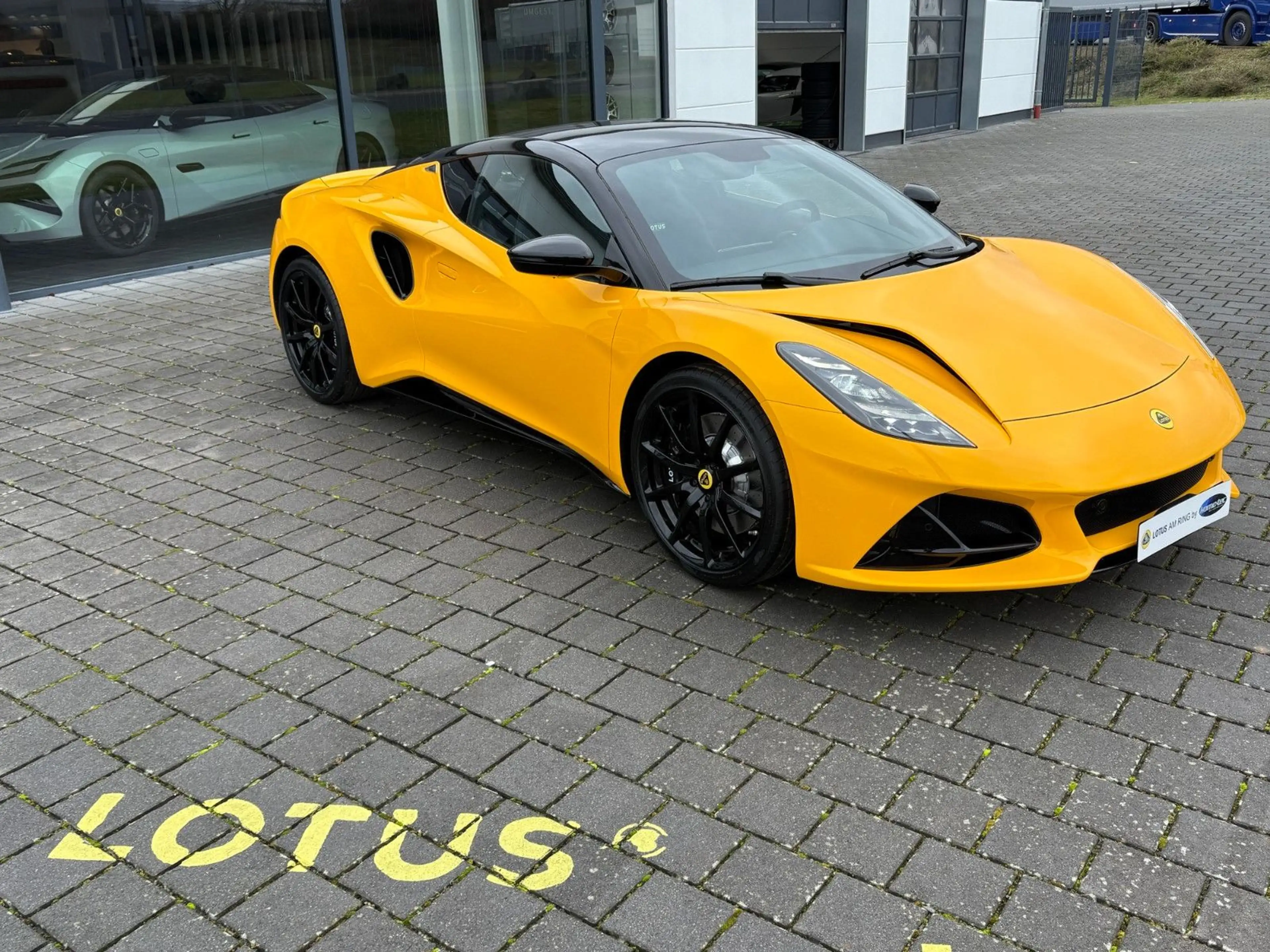 Lotus Emira V6 SE, Lotus am Ring by Komo-Tec GmbH — photo 3