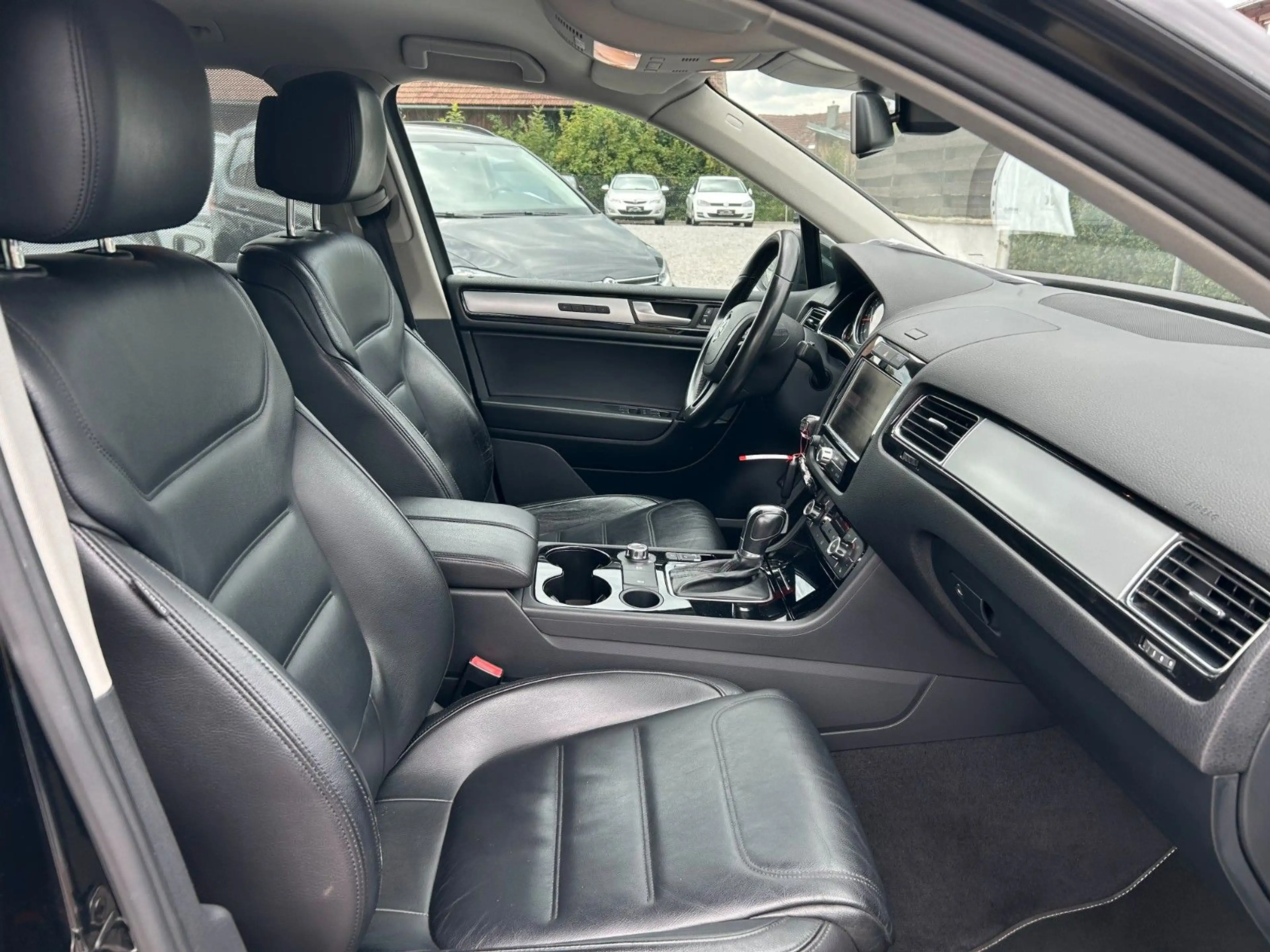 Volkswagen Touareg V6 TDI BMT — photo 3