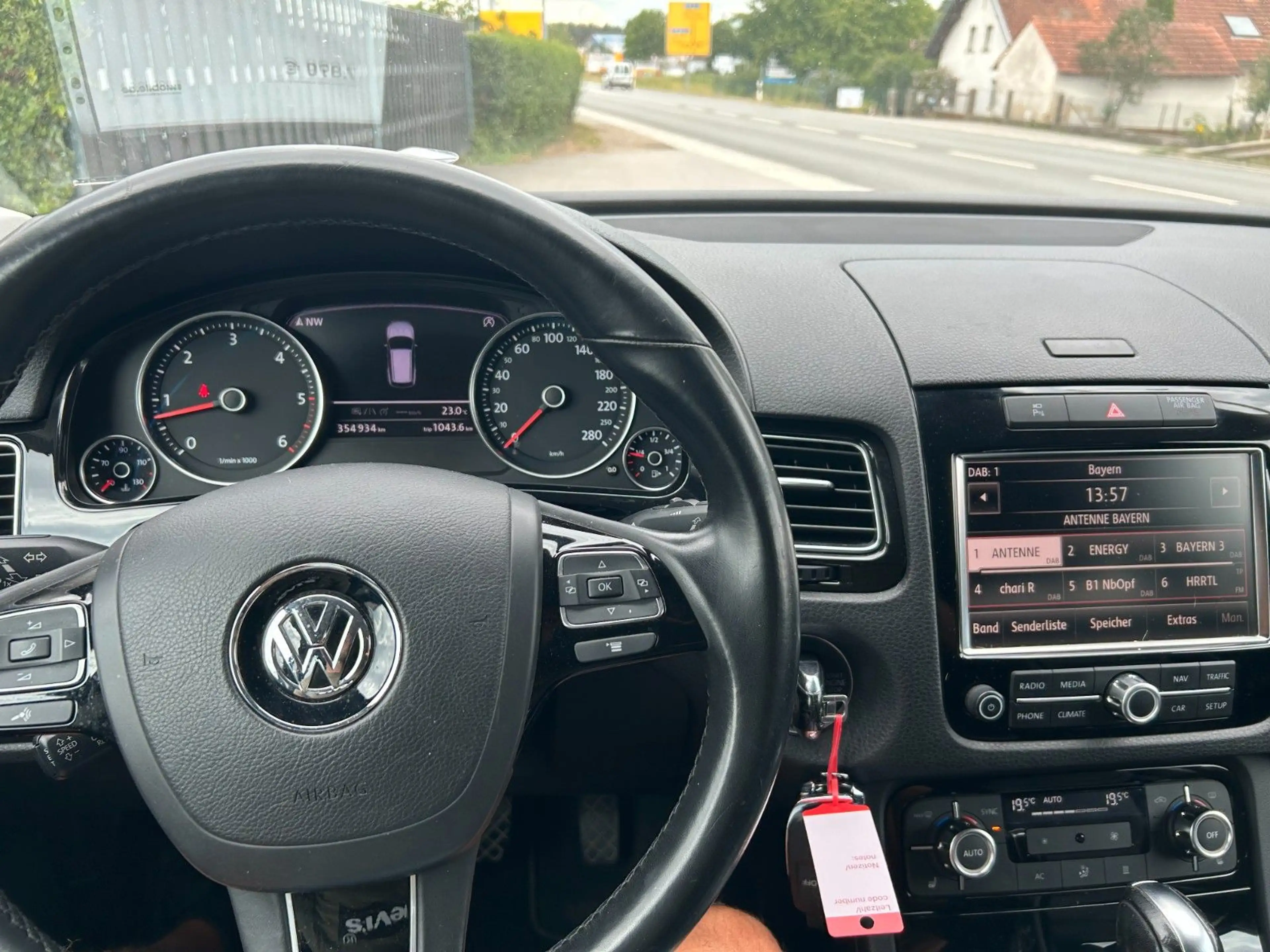 Volkswagen Touareg V6 TDI BMT — photo 9