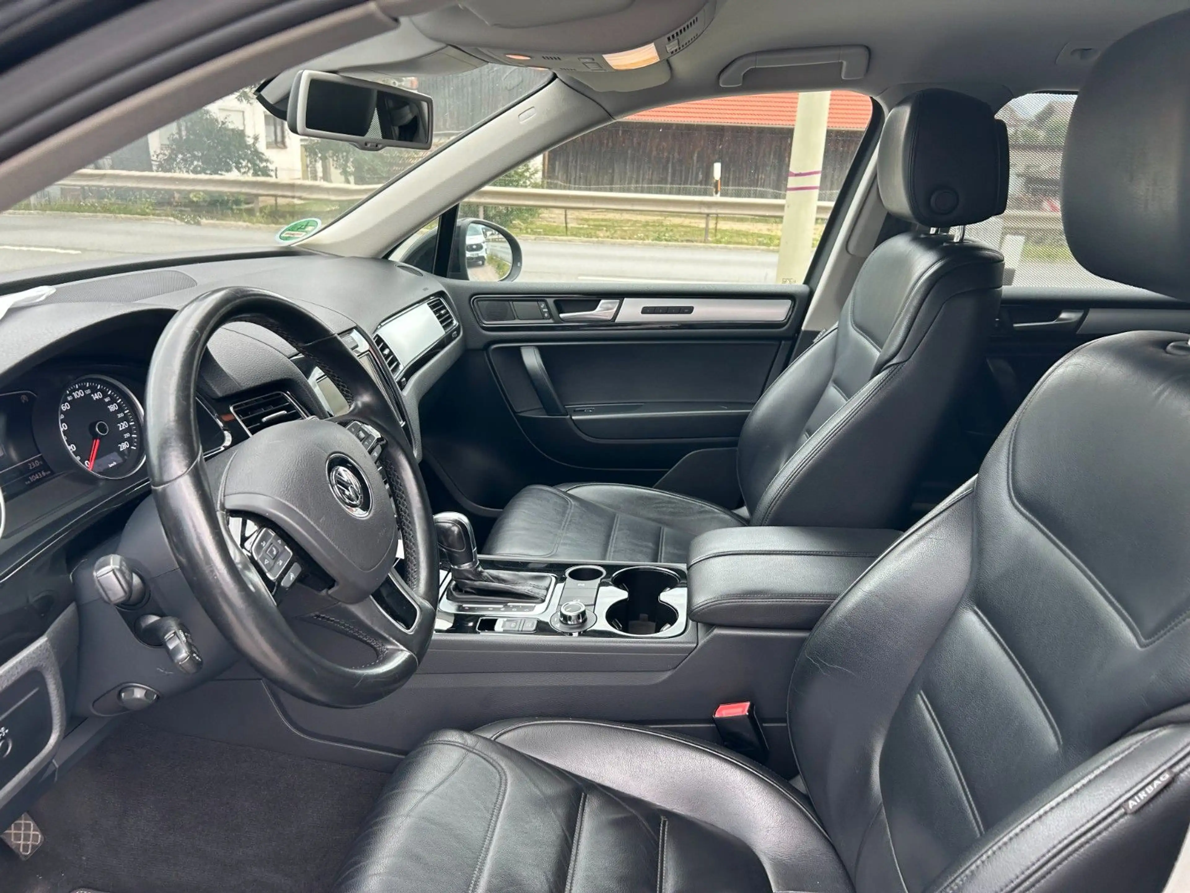 Volkswagen Touareg V6 TDI BMT — photo 8
