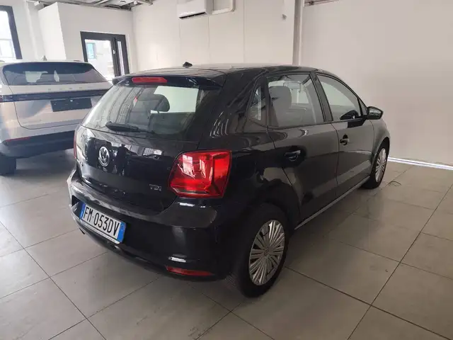 Volkswagen Polo view 4