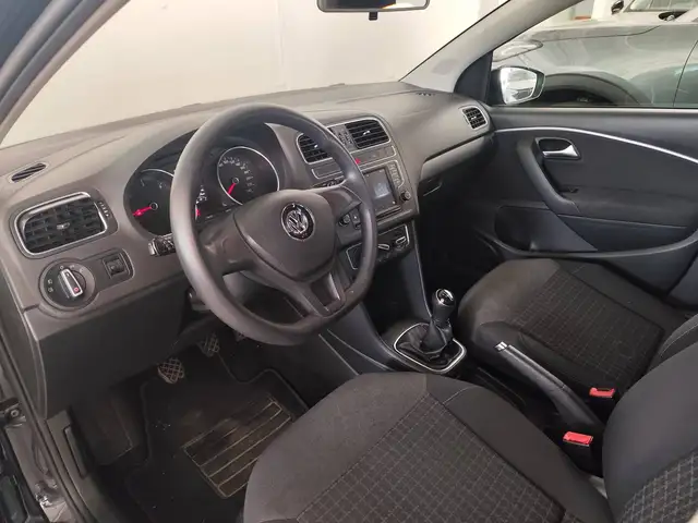 Volkswagen Polo view 5