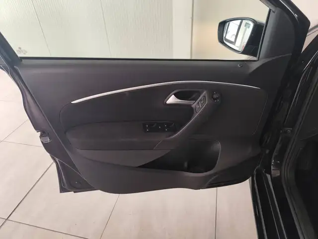 Volkswagen Polo view 14