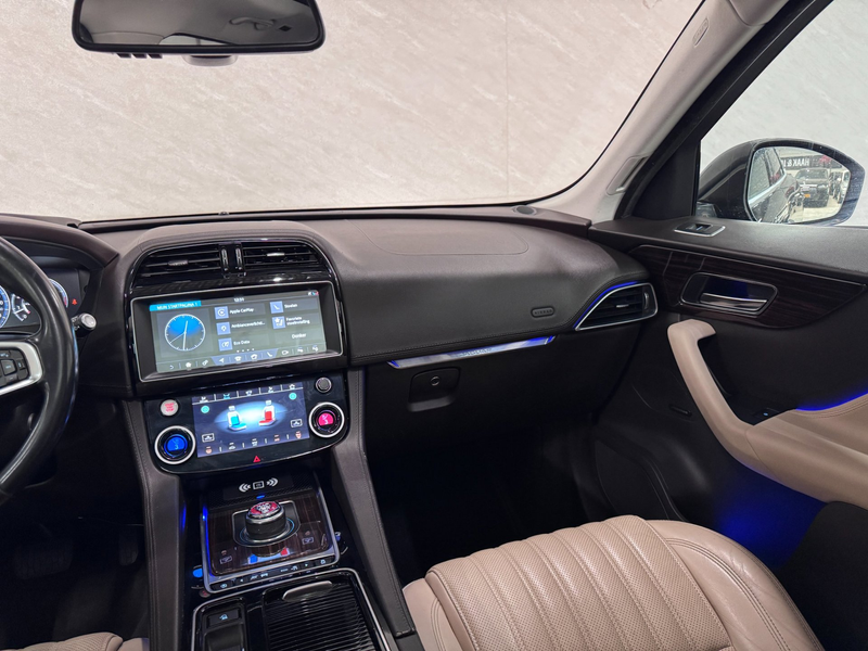 Jaguar F-Pace 2.0 Portfolio AWD 30t Meridian Panoramadak HUD — photo 14