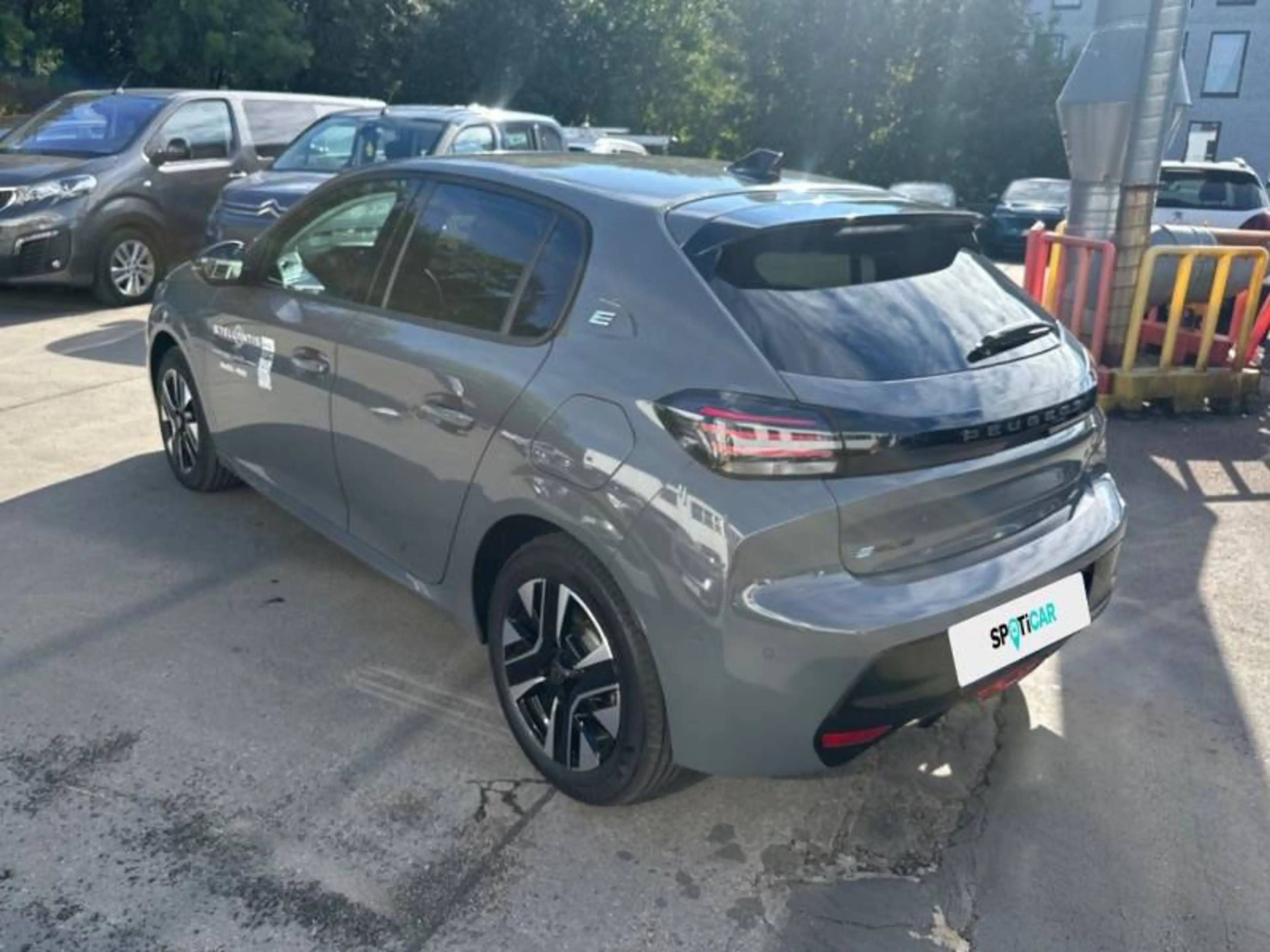 Peugeot 208 2 e-208 156 Allure — photo 7