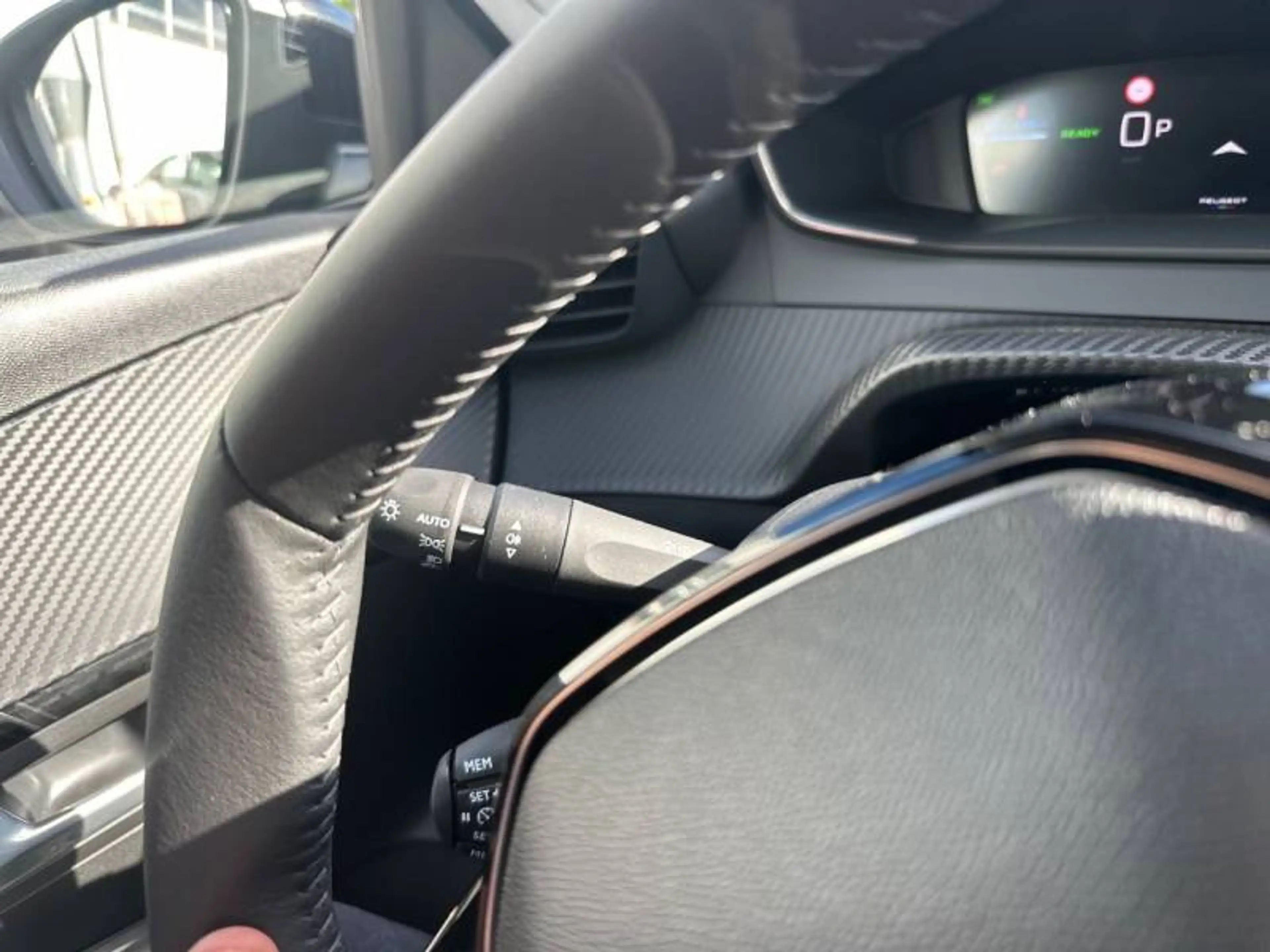 Peugeot 208 2 e-208 156 Allure — photo 14