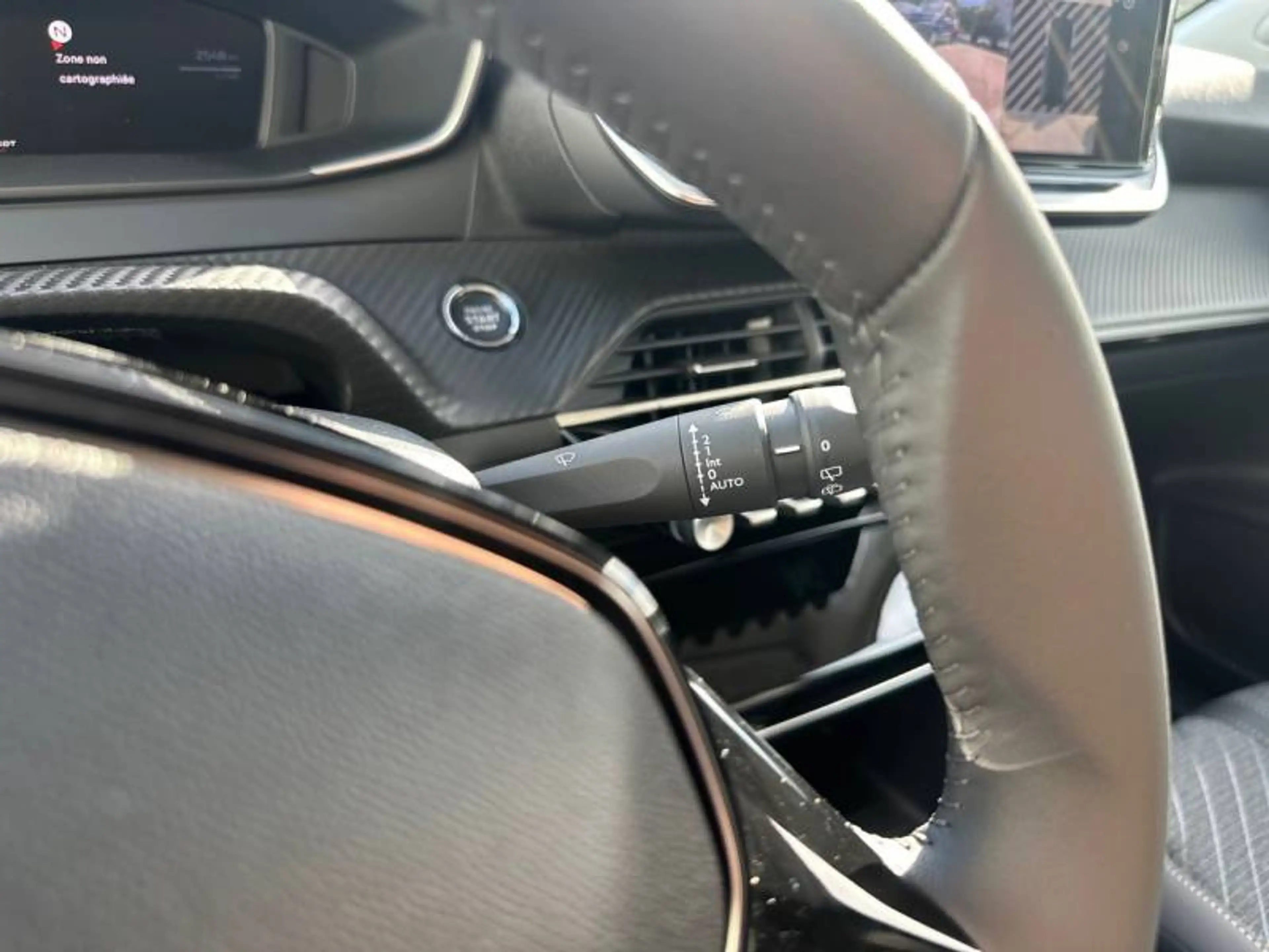 Peugeot 208 2 e-208 156 Allure — photo 15