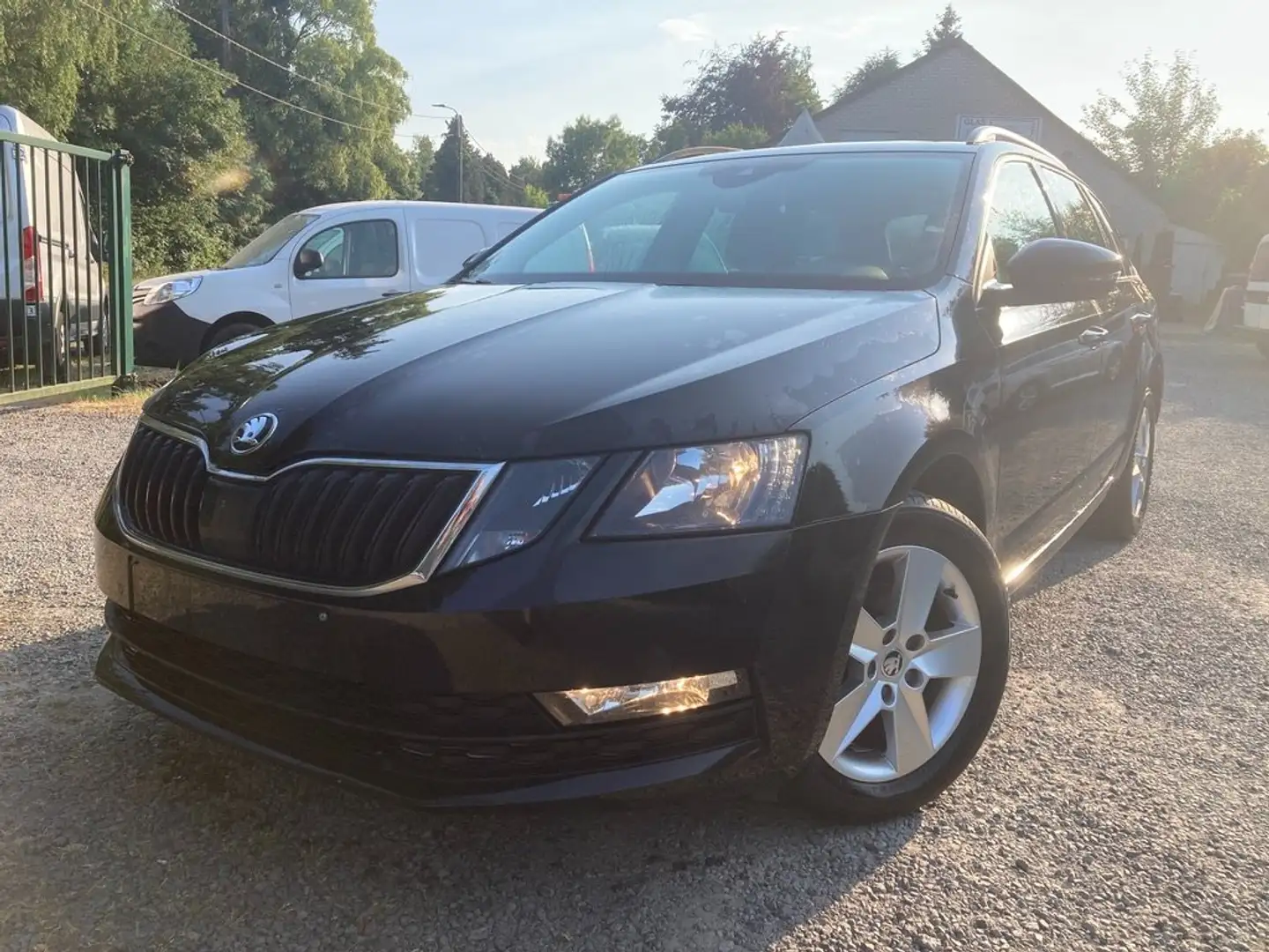 Skoda Octavia Break 1,6 CrTdi 14.835 + TVA/BTW = 17.950 euros Noir - 1