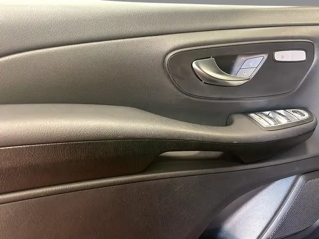 Mercedes-Benz V-Class view 15