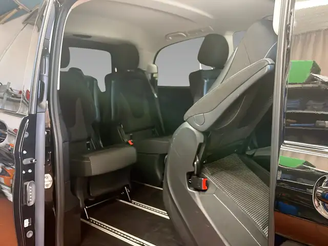 Mercedes-Benz V-Class view 13