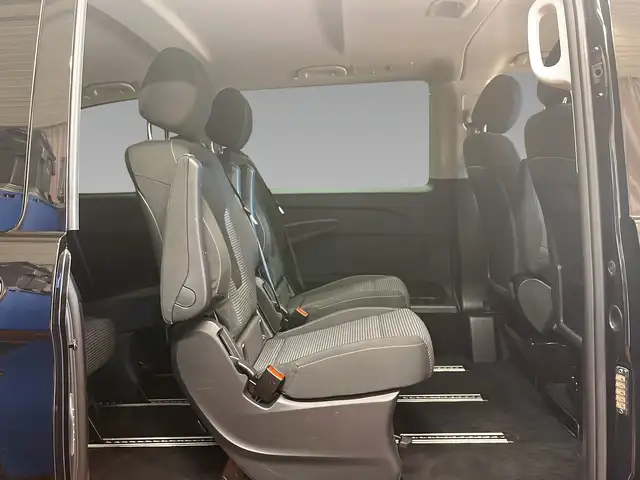Mercedes-Benz V-Class view 10