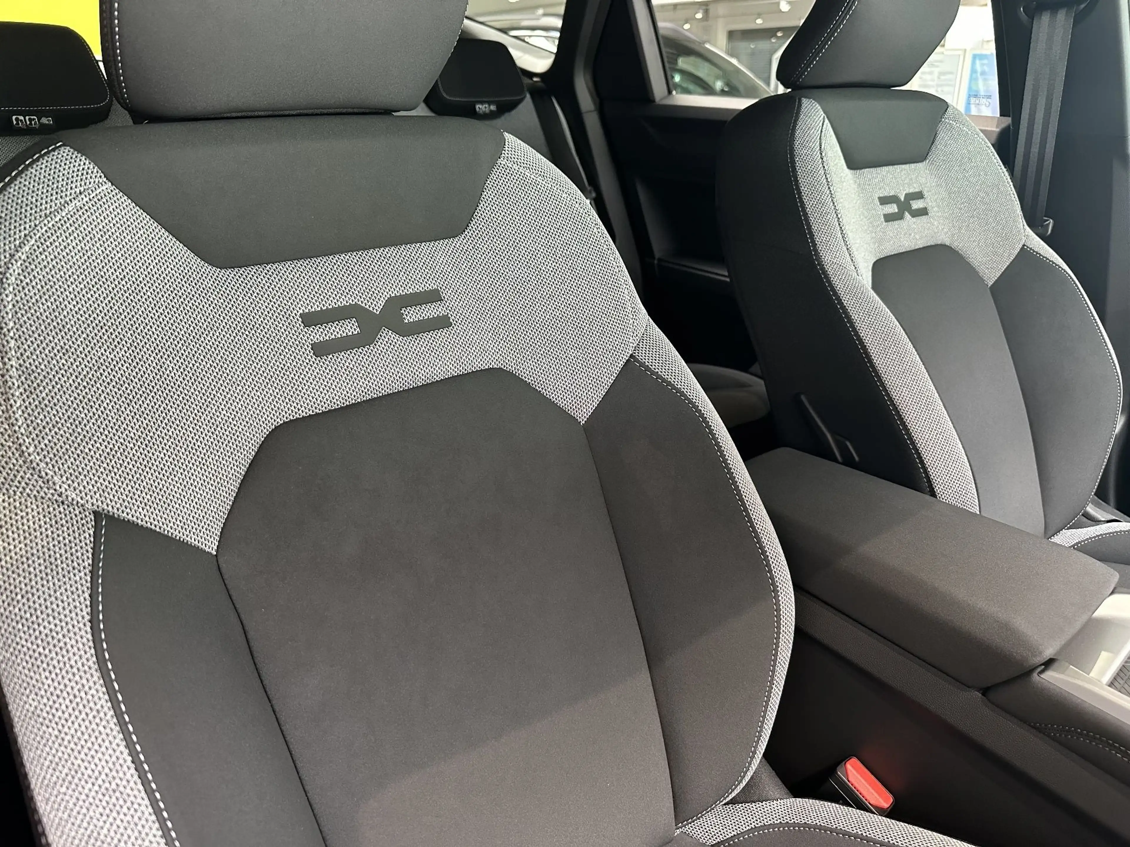 Dacia Bigster Journey Hybrid-G 150 PS 4x4 — photo 12