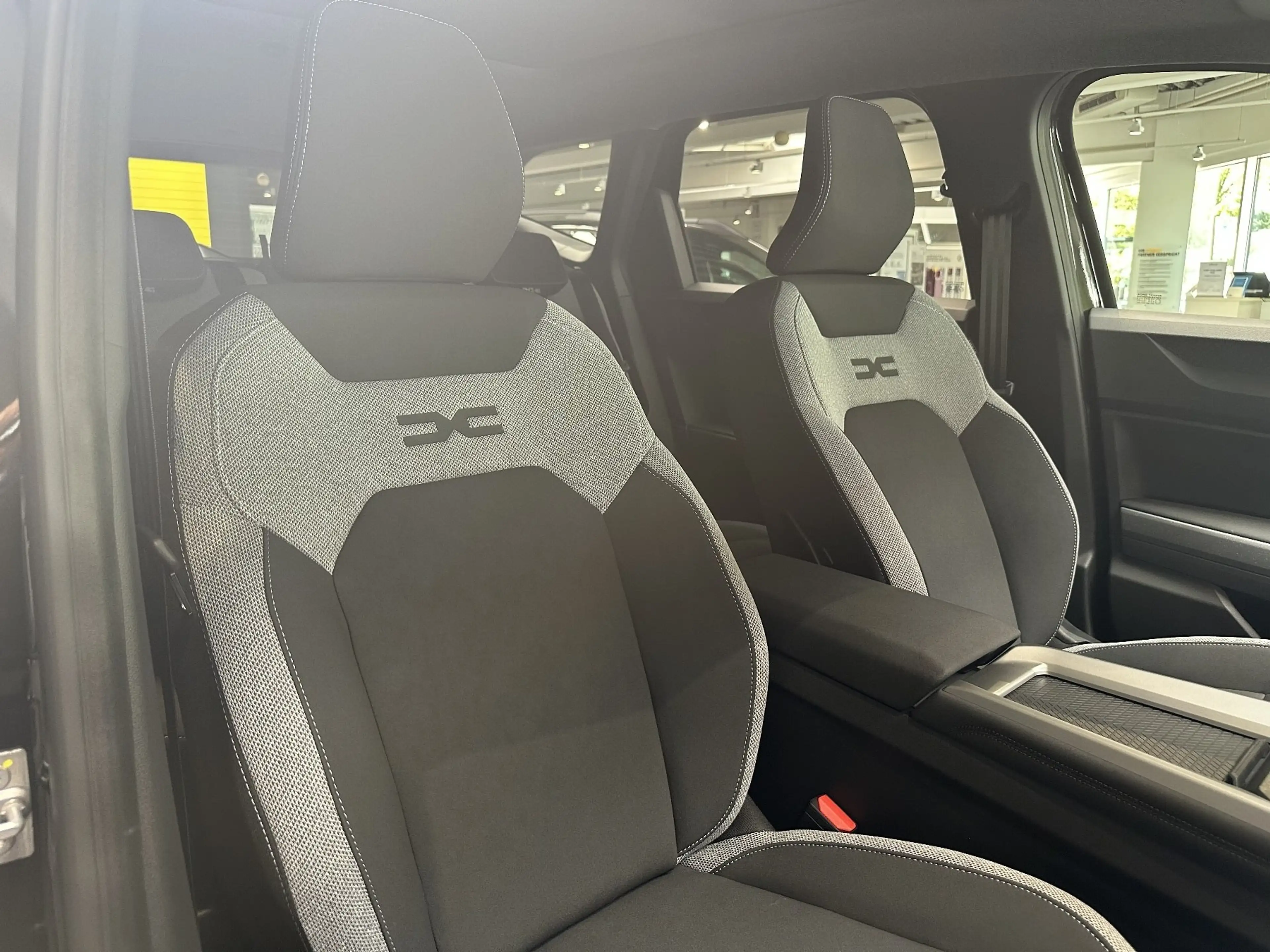 Dacia Bigster Journey Hybrid-G 150 PS 4x4 — photo 11