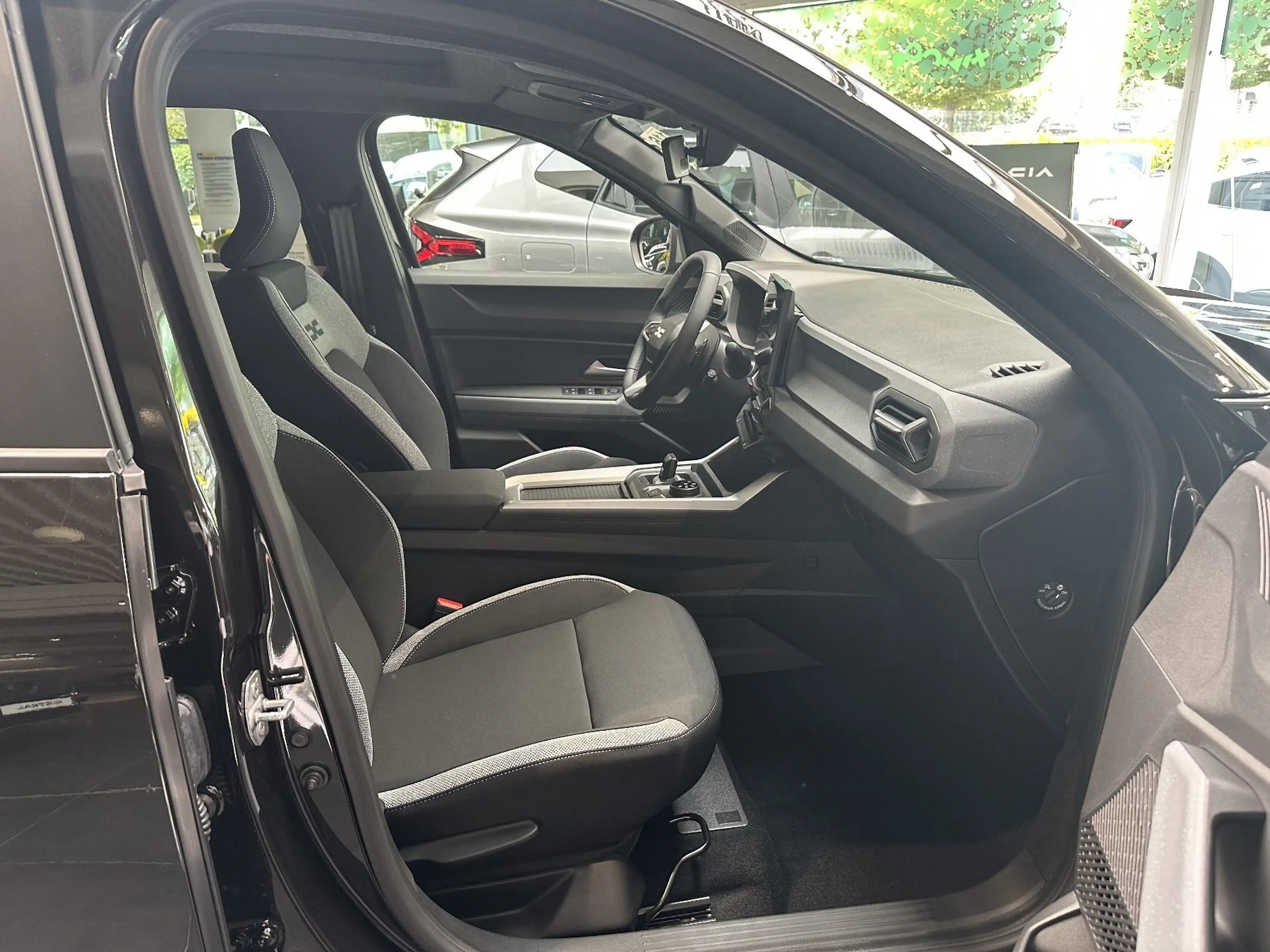 Dacia Bigster Journey Hybrid-G 150 PS 4x4 — photo 8
