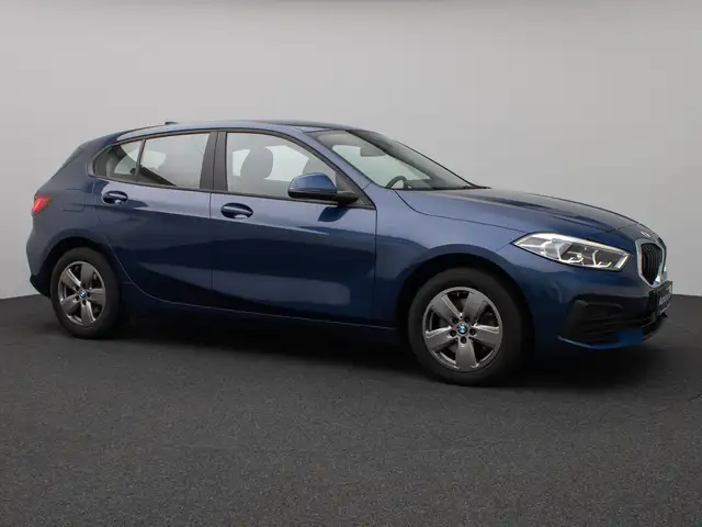 BMW 1 Series view 4
