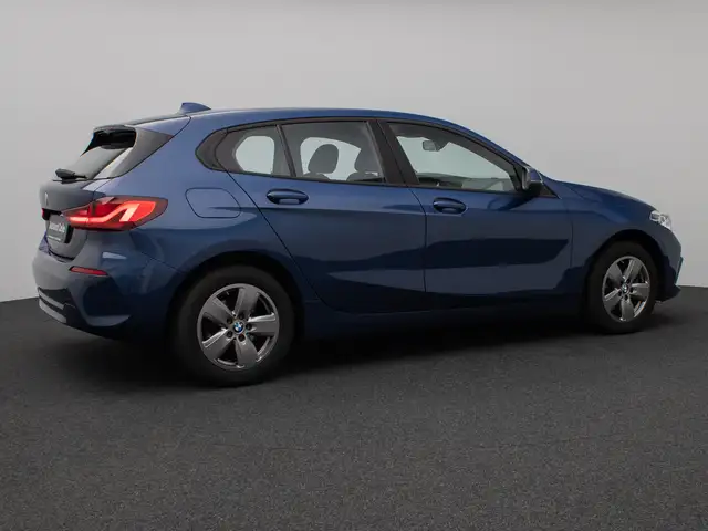 BMW 1 Series view 6