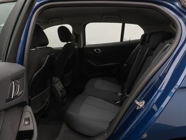 BMW 1 Series view 25