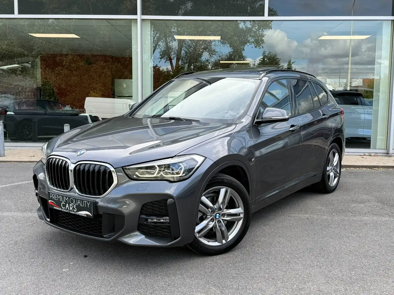 BMW X1 M PACK / PANO / TREKHAAK / NAVI / SFEERLICHT / — photo 1 of 15