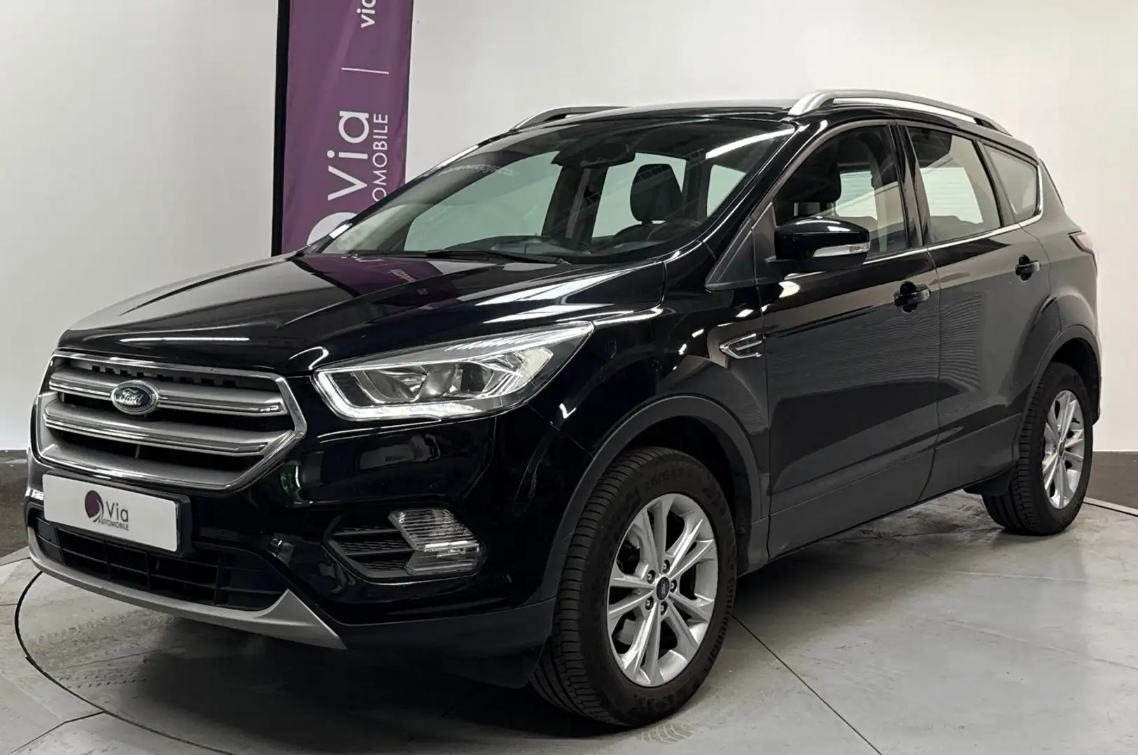 Ford Kuga 1.5 flexifuel 150 4x2 Titanium Fekete - 1