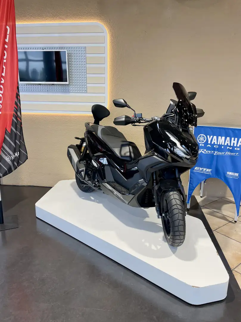 Honda ADV 350 Negro - 1