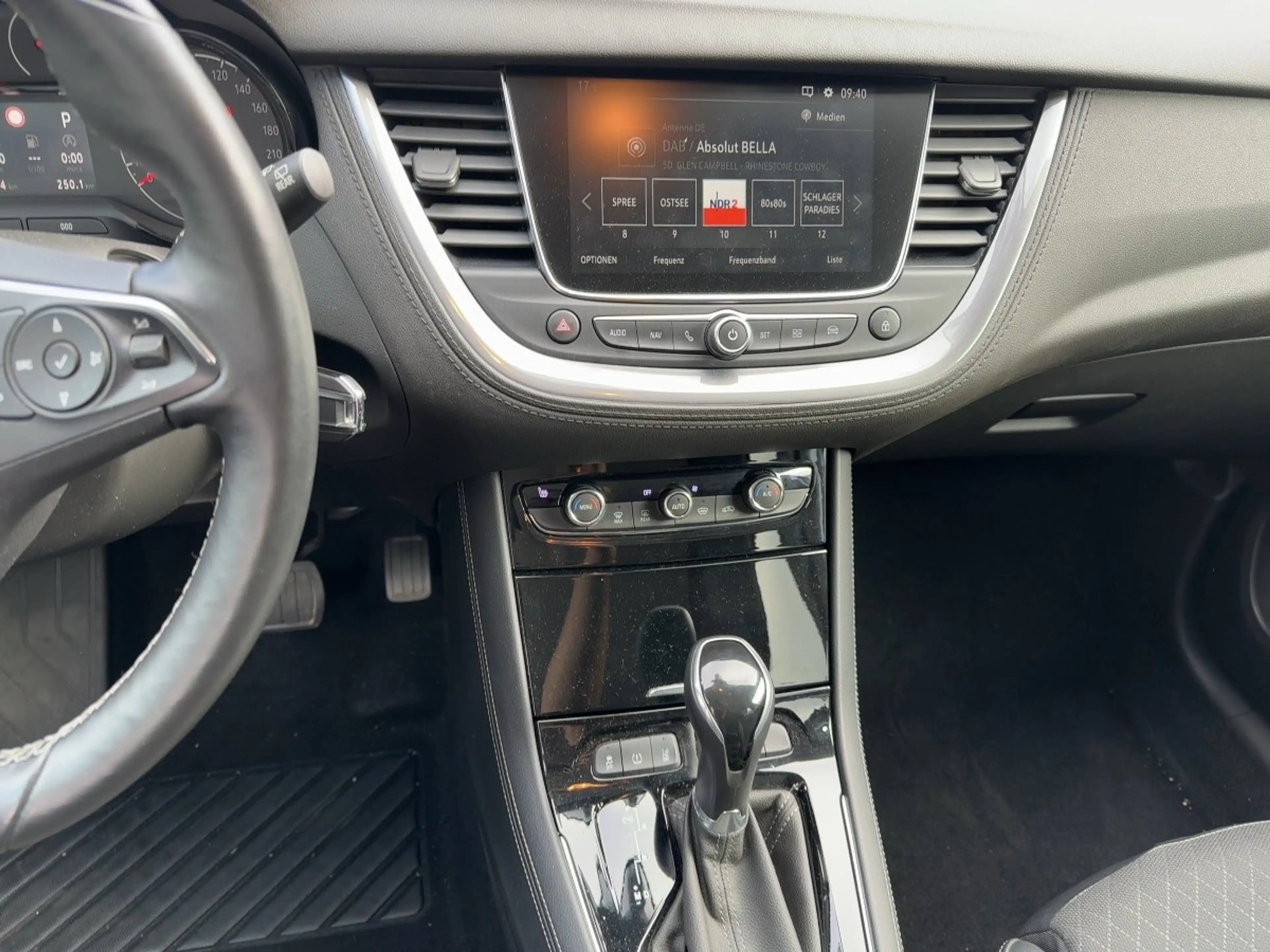 Opel Grandland 1.2 Turbo Design Line CAM NAVI TWA PDC — photo 13