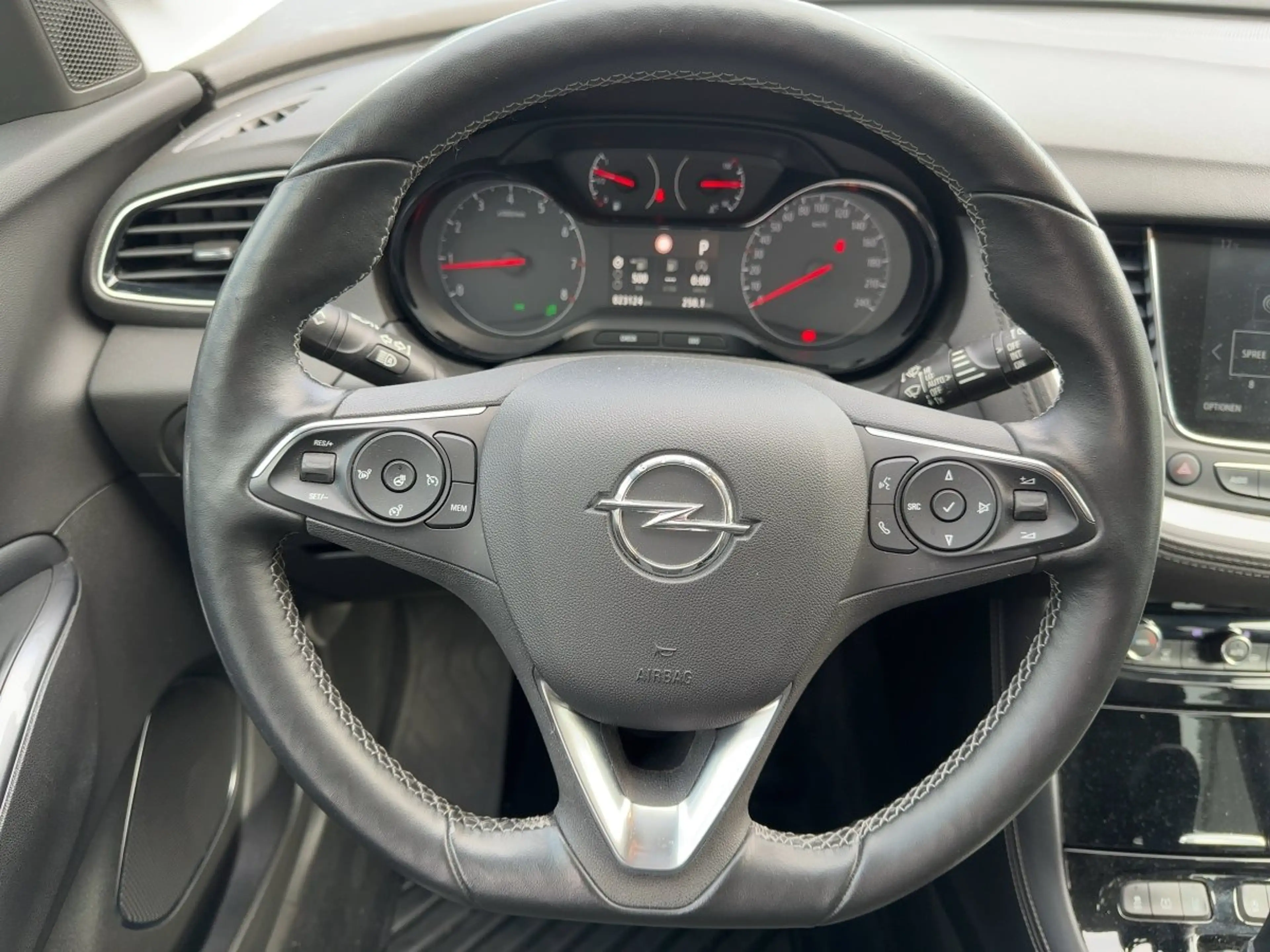 Opel Grandland 1.2 Turbo Design Line CAM NAVI TWA PDC — photo 12