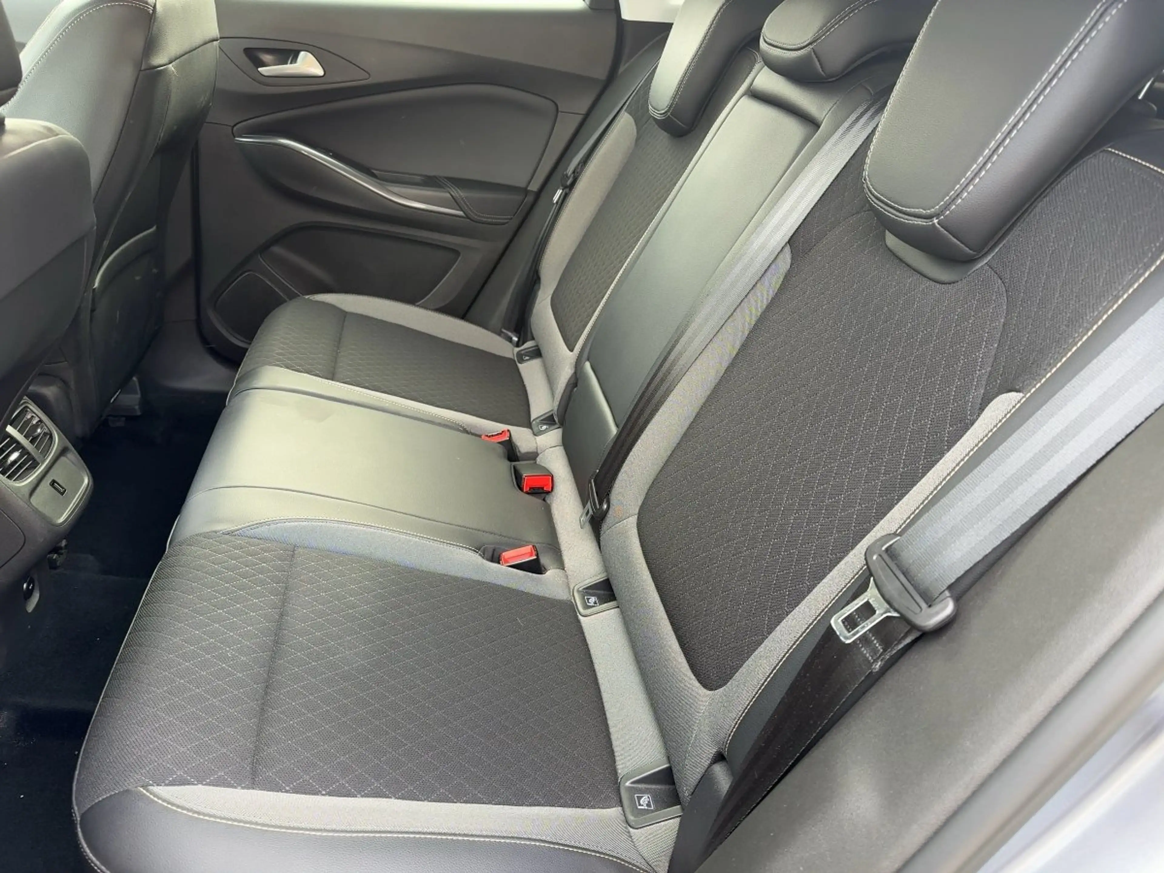 Opel Grandland 1.2 Turbo Design Line CAM NAVI TWA PDC — photo 10