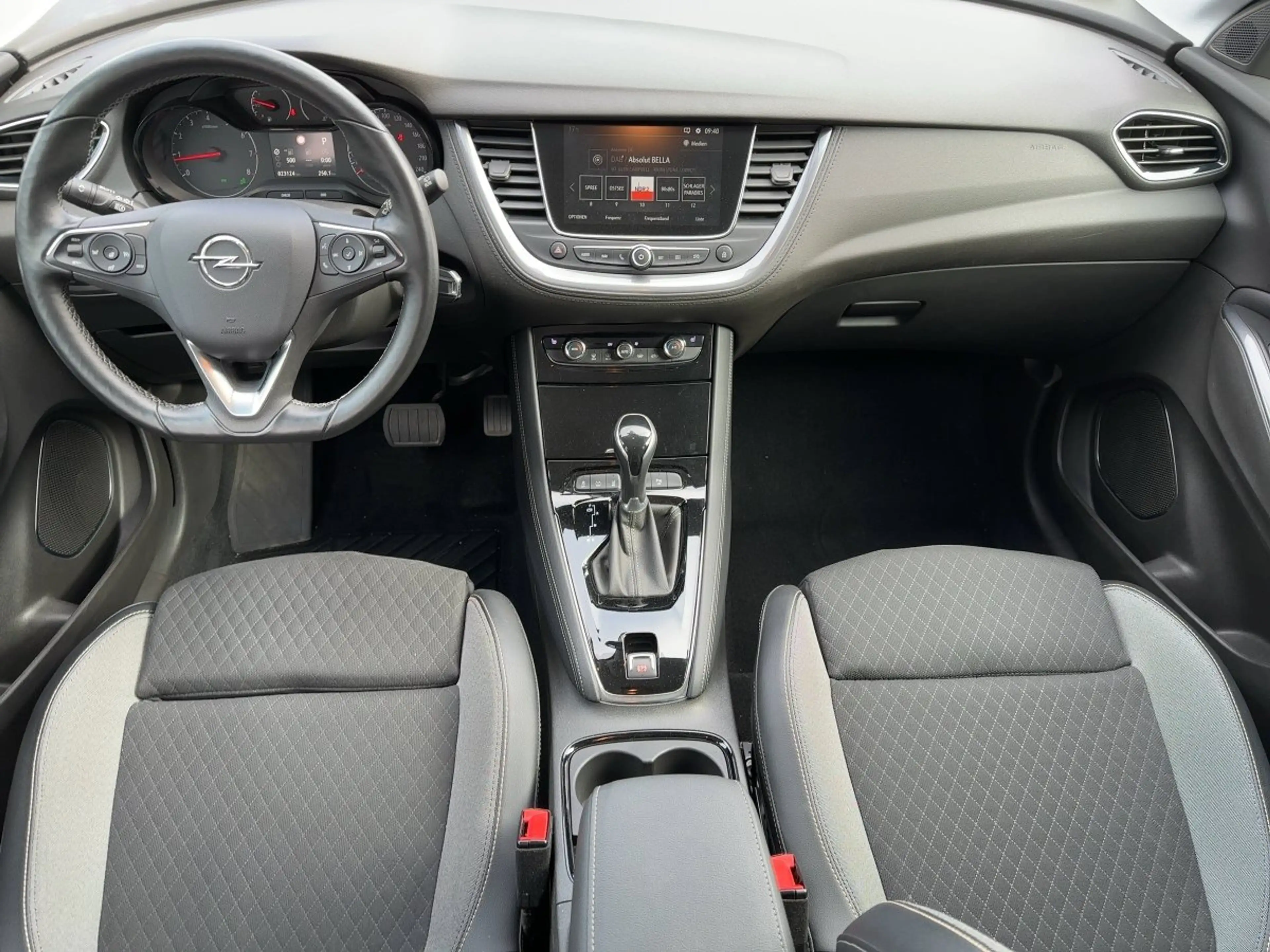 Opel Grandland 1.2 Turbo Design Line CAM NAVI TWA PDC — photo 11