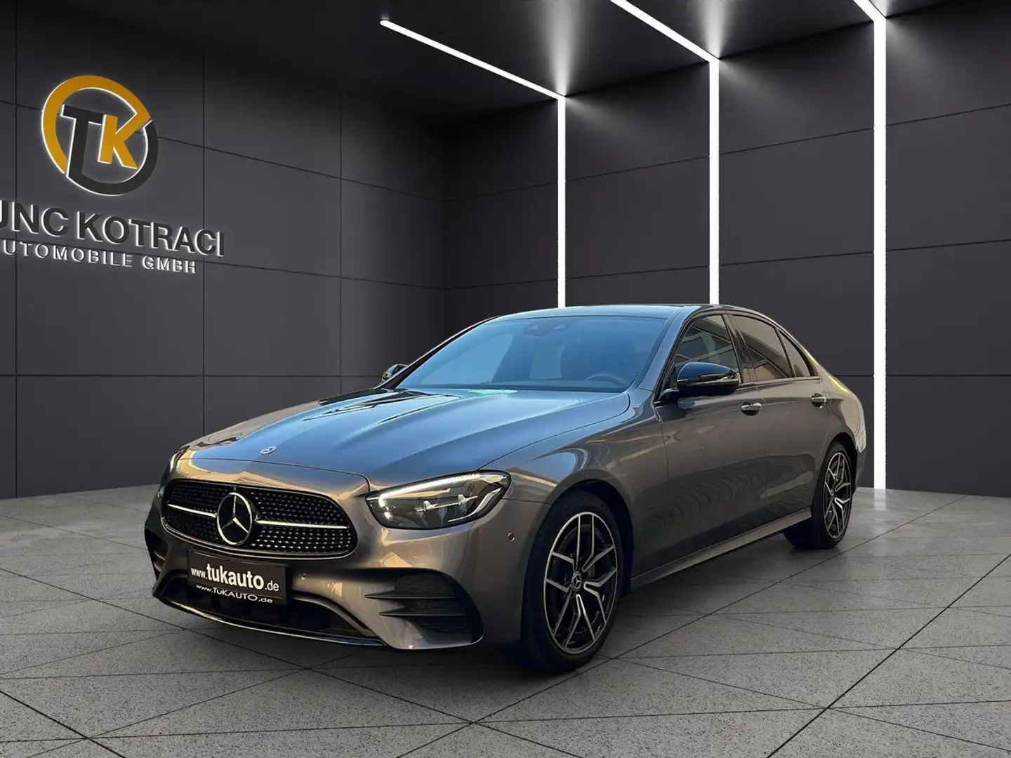 Mercedes-Benz E 220 D|AMG|NIGHT|PANO|BURMESTER|360|DIST|HUD+++ Grau - 1
